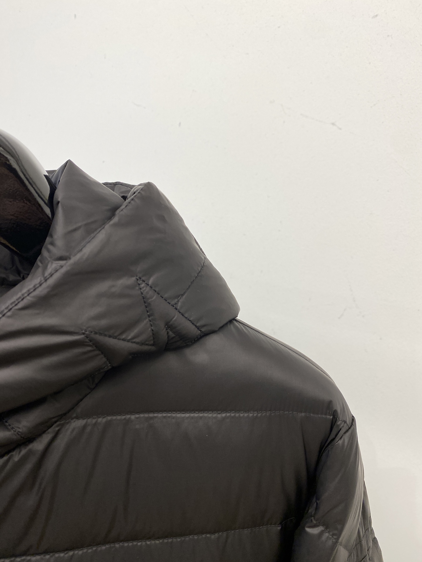 蒙口、2025最新款男士轻薄羽绒服、面料柔软舒适 ．上身版型超赞 ．拉链．辅料都是客供 、进口面料，轻便