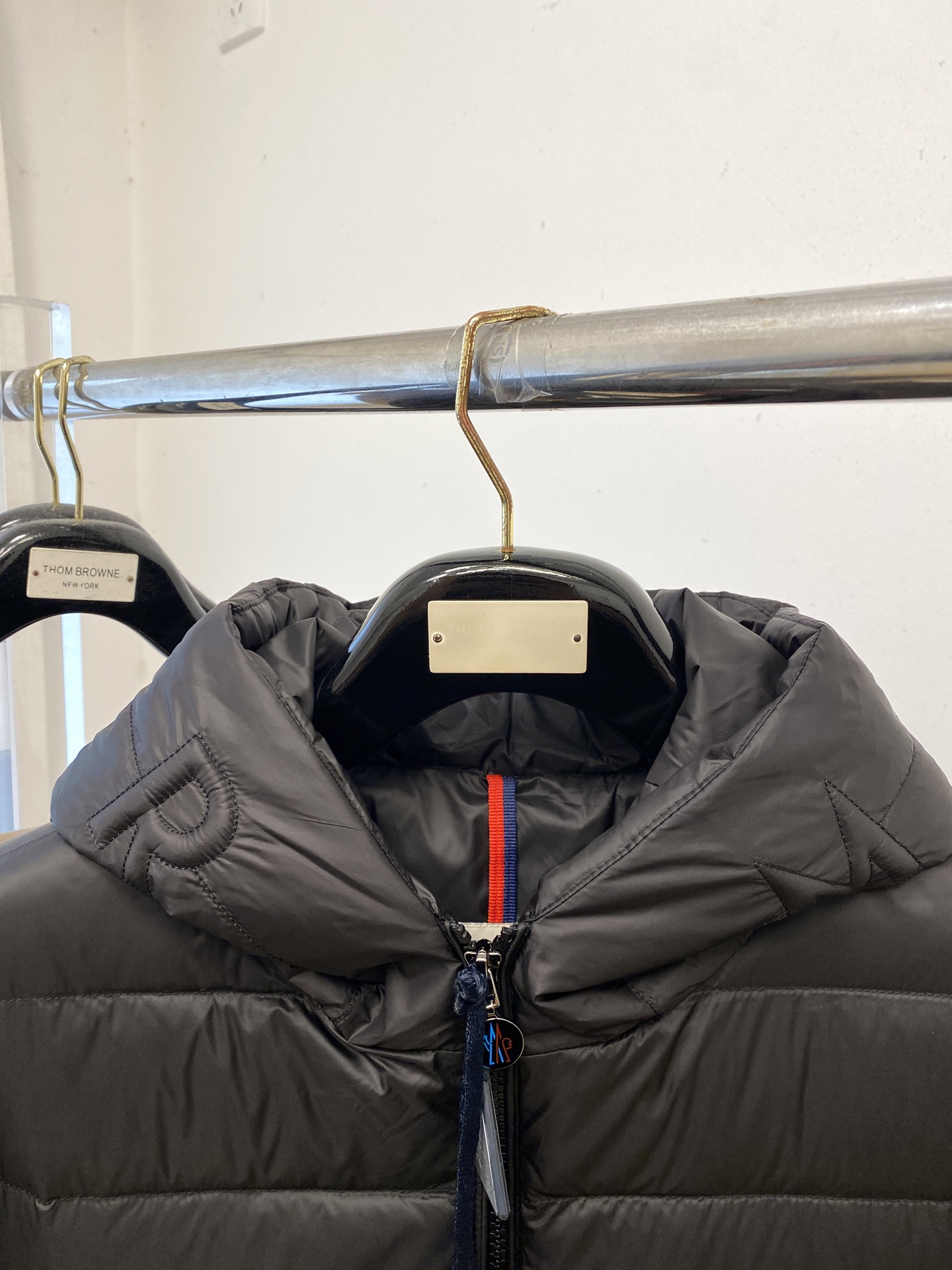 蒙口、2025最新款男士轻薄羽绒服、面料柔软舒适 ．上身版型超赞 ．拉链．辅料都是客供 、进口面料，轻便