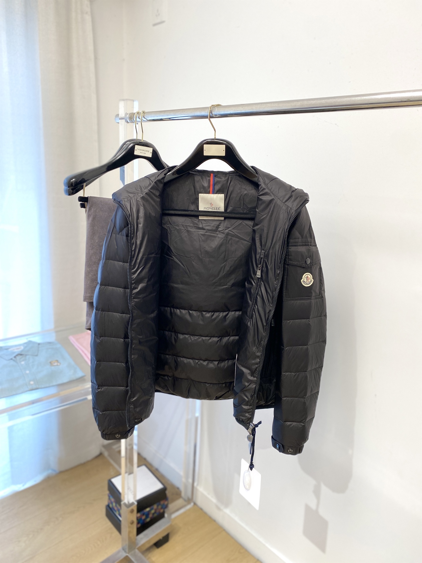 蒙口、2025最新款男士轻薄羽绒服、面料柔软舒适 ．上身版型超赞 ．拉链．辅料都是客供 、进口面料，轻便