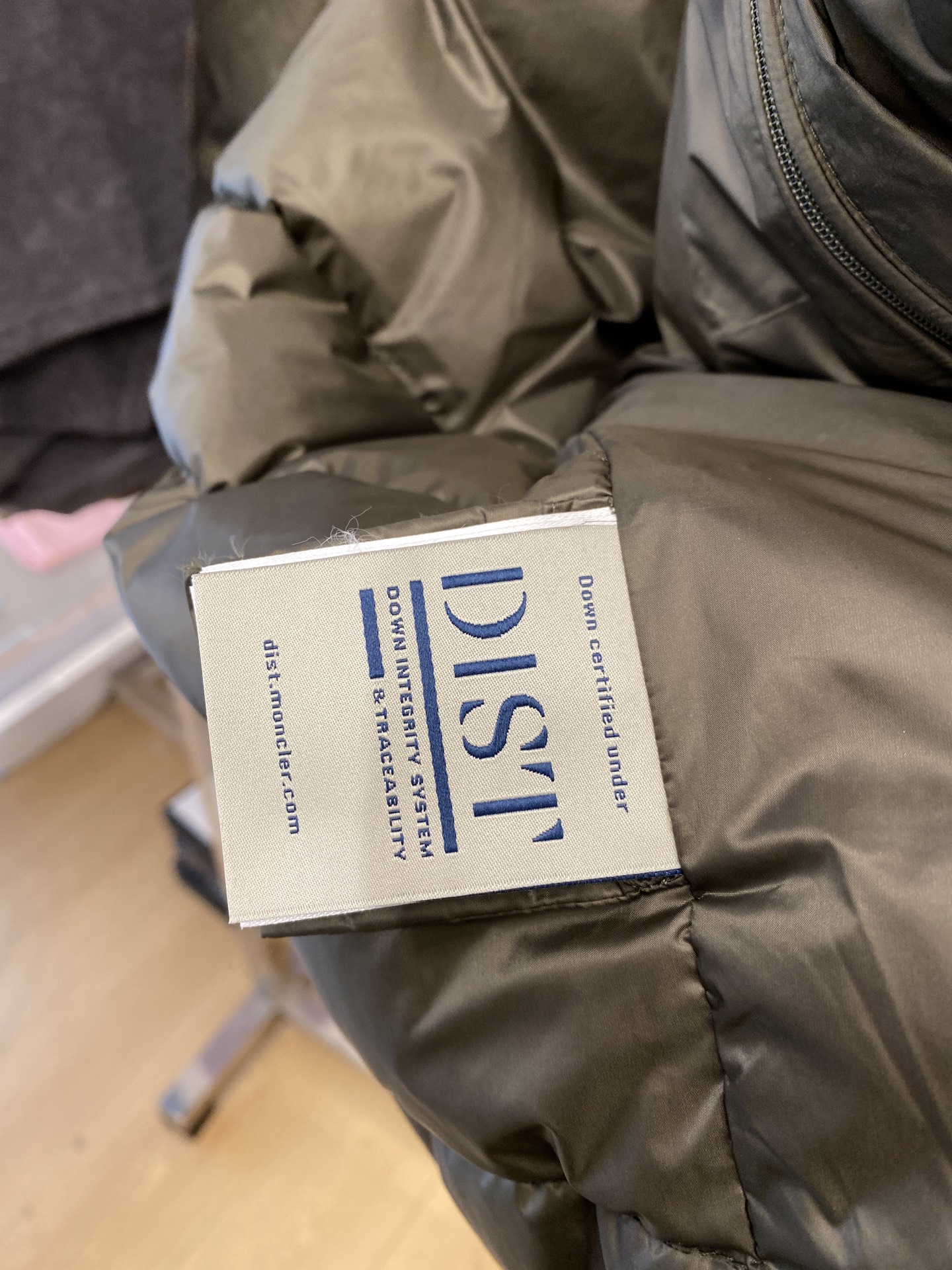 蒙口、2025最新款男士轻薄羽绒服、面料柔软舒适 ．上身版型超赞 ．拉链．辅料都是客供 、进口面料，轻便