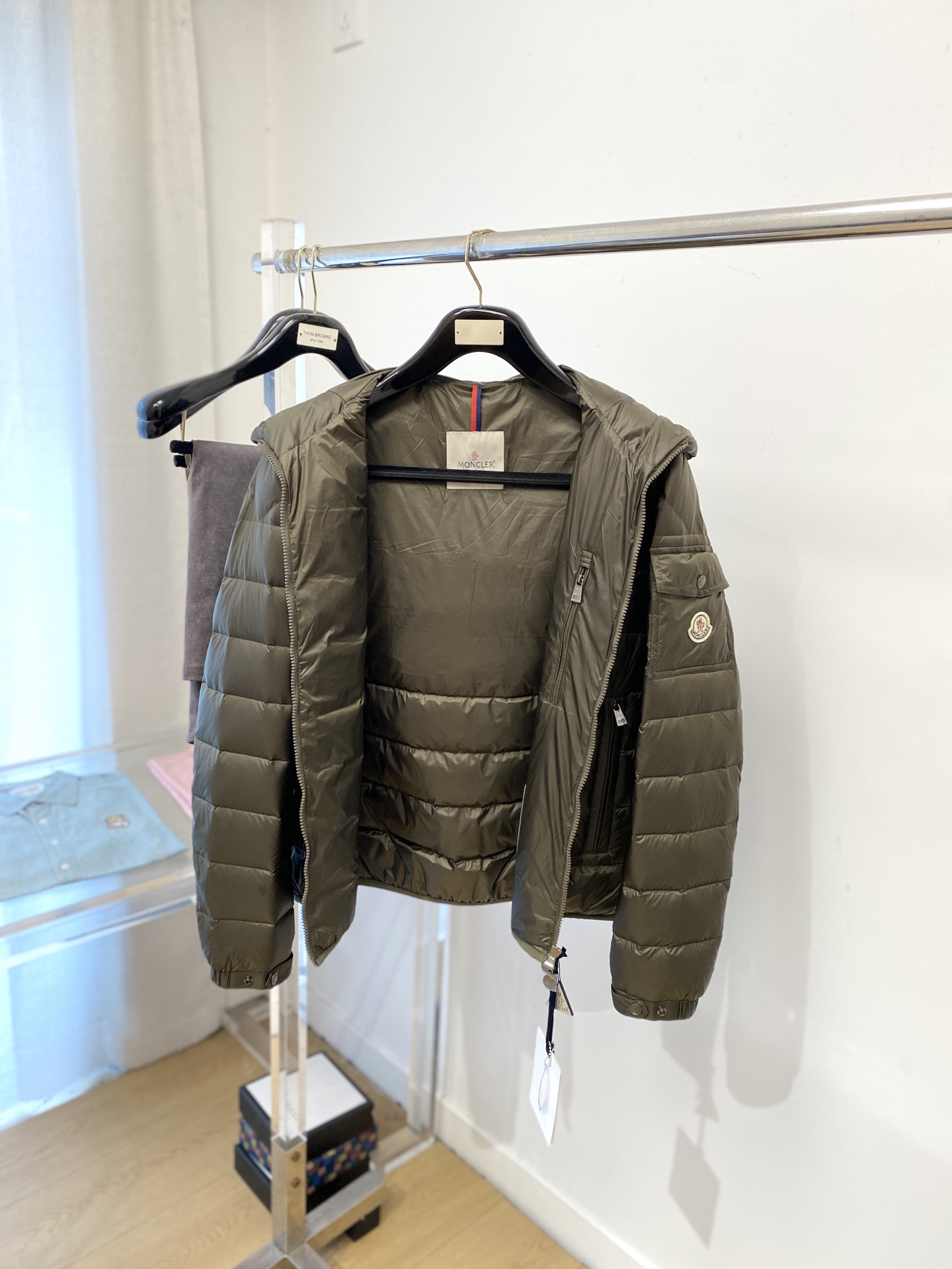 蒙口、2025最新款男士轻薄羽绒服、面料柔软舒适 ．上身版型超赞 ．拉链．辅料都是客供 、进口面料，轻便