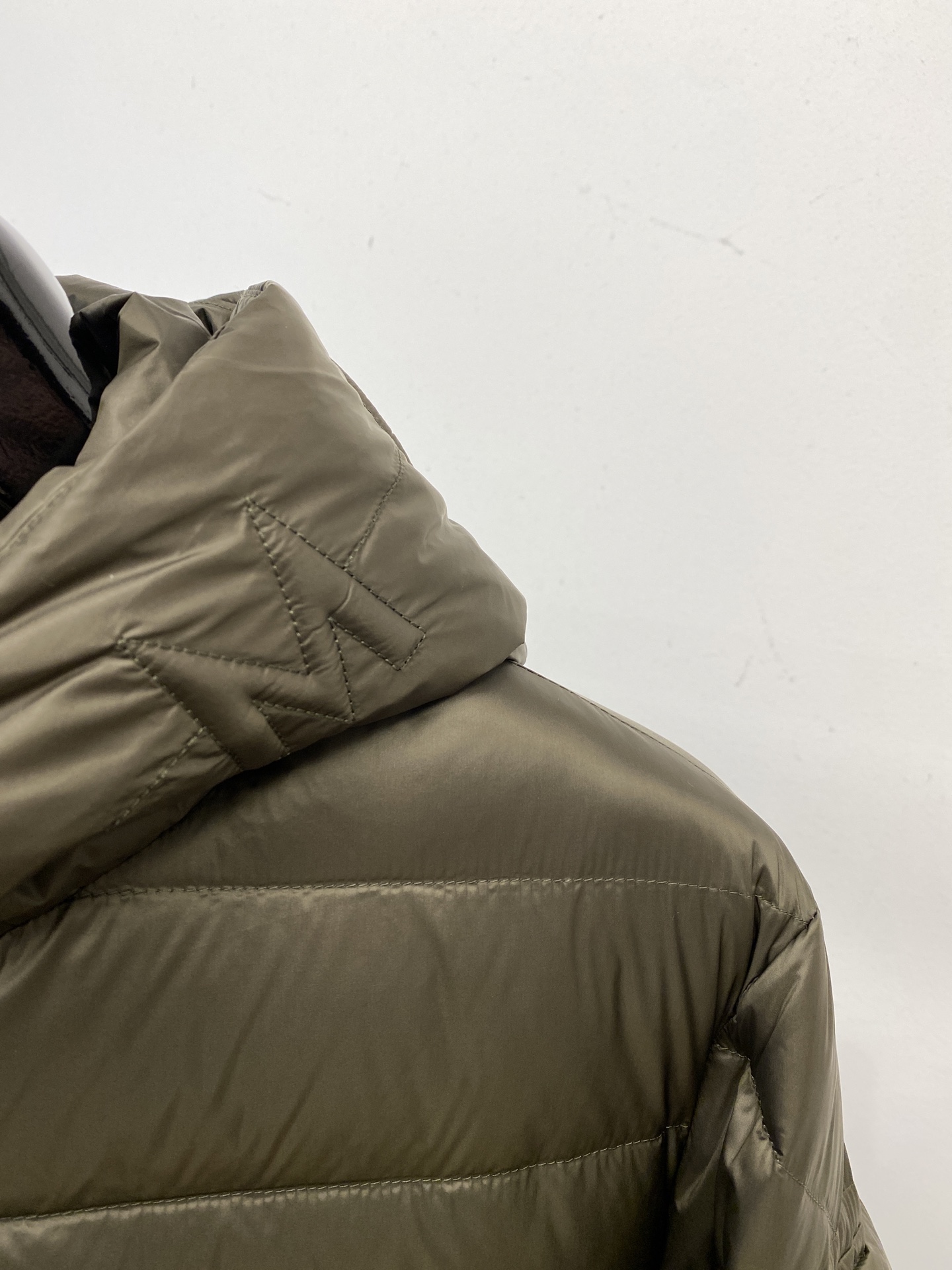 蒙口、2025最新款男士轻薄羽绒服、面料柔软舒适 ．上身版型超赞 ．拉链．辅料都是客供 、进口面料，轻便