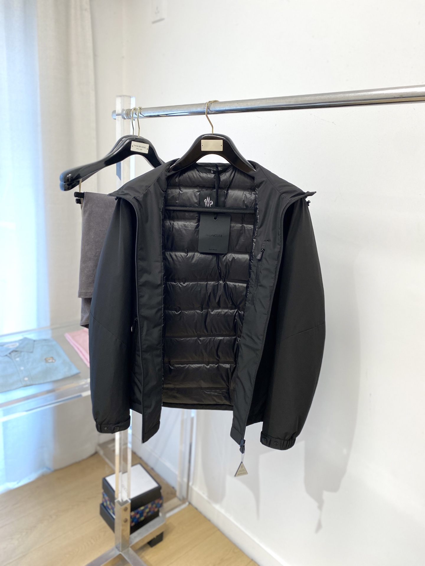 蒙口、2025最新款男士轻薄羽绒夹克、面料柔软舒适 ．上身版型超赞 ．拉链．辅料都是客供 、进口面料，轻