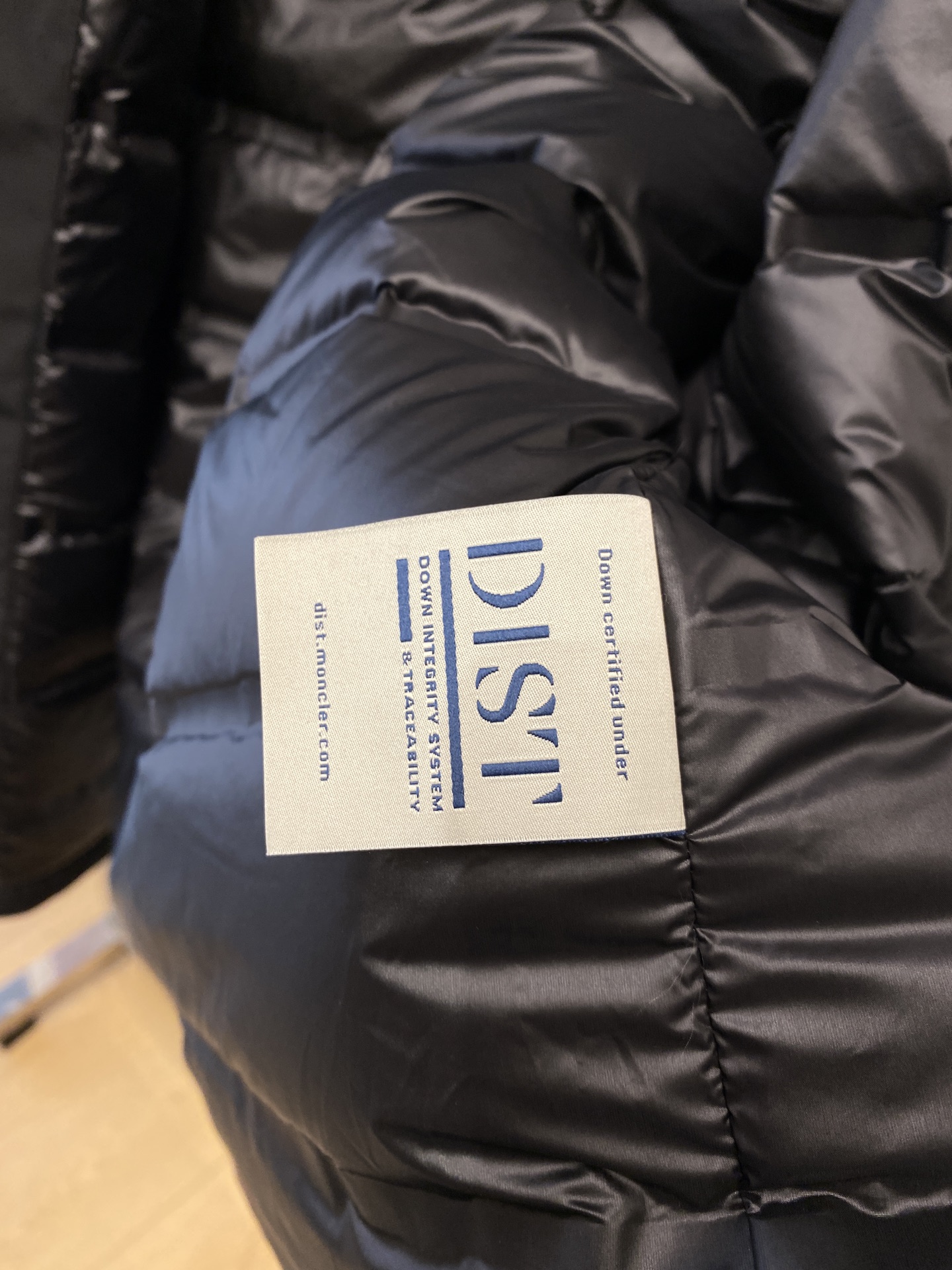 蒙口、2025最新款男士轻薄羽绒夹克、面料柔软舒适 ．上身版型超赞 ．拉链．辅料都是客供 、进口面料，轻