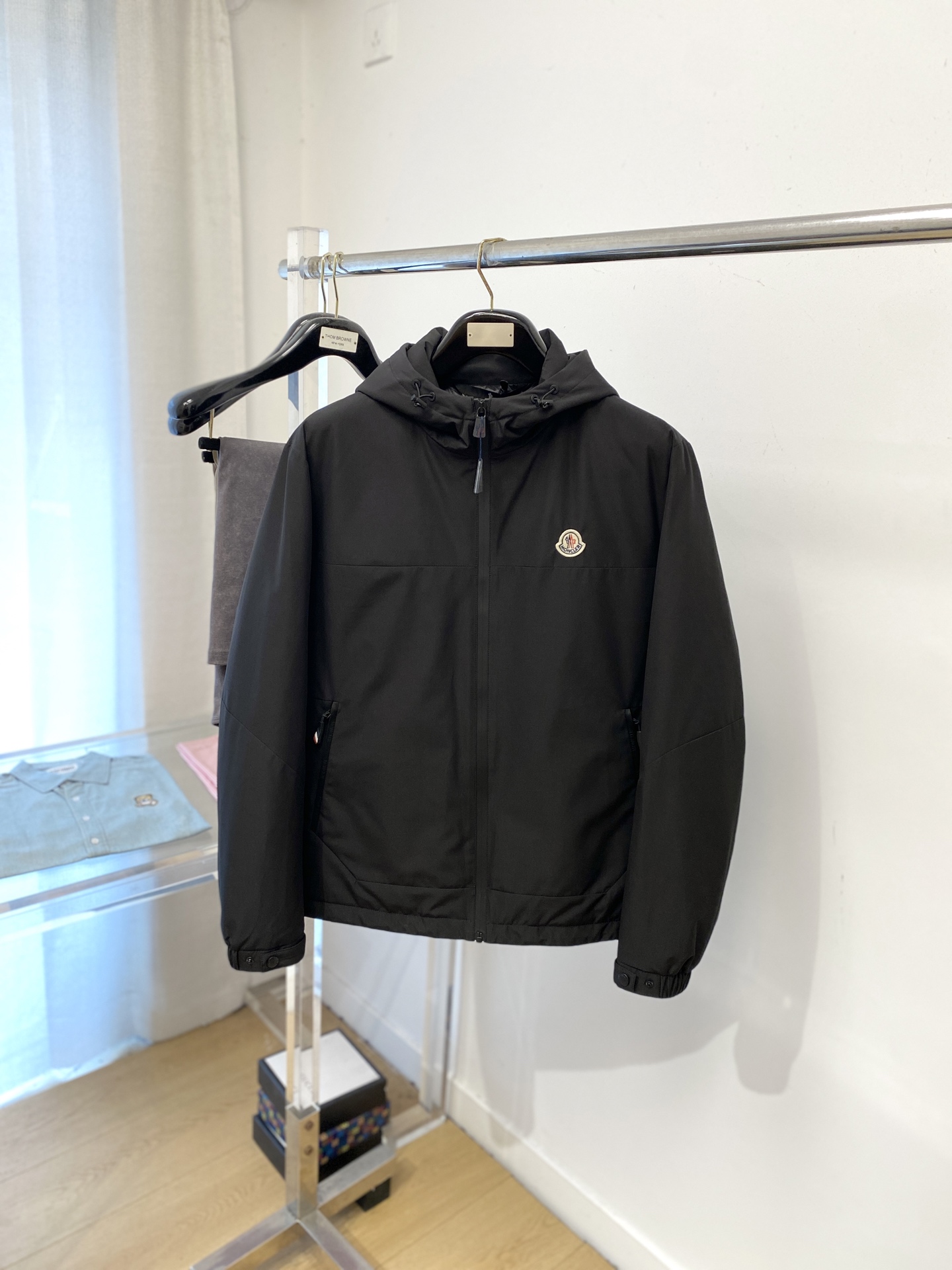 NO:601139,Covered mouth, the latest 2025 men's lightweight down jacket, the fabric is soft and comfortable.  The upper body shape is awesome.  zipper.  The accessories are all custom-supplied and imported fabrics, which are light and comfortable, warm and stylish, simple and elegant!  Lightweight and warm, the best choice to keep out the cold in autumn and winter. Size M-3XL, Moncler, jackets & coats, down jacket, alexander wang19860909蒙口、2025最新款男士轻薄羽绒夹克、面料柔软舒适 ．上身版型超赞 ．拉链．辅料都是客供 、进口面料,轻便舒适,保暖有型、简单大方款式！轻便保暖、秋冬御寒的最佳选择 码数M-3XL,,Moncler,jackets & coats,down jacket,alexander wang,Men's clothing