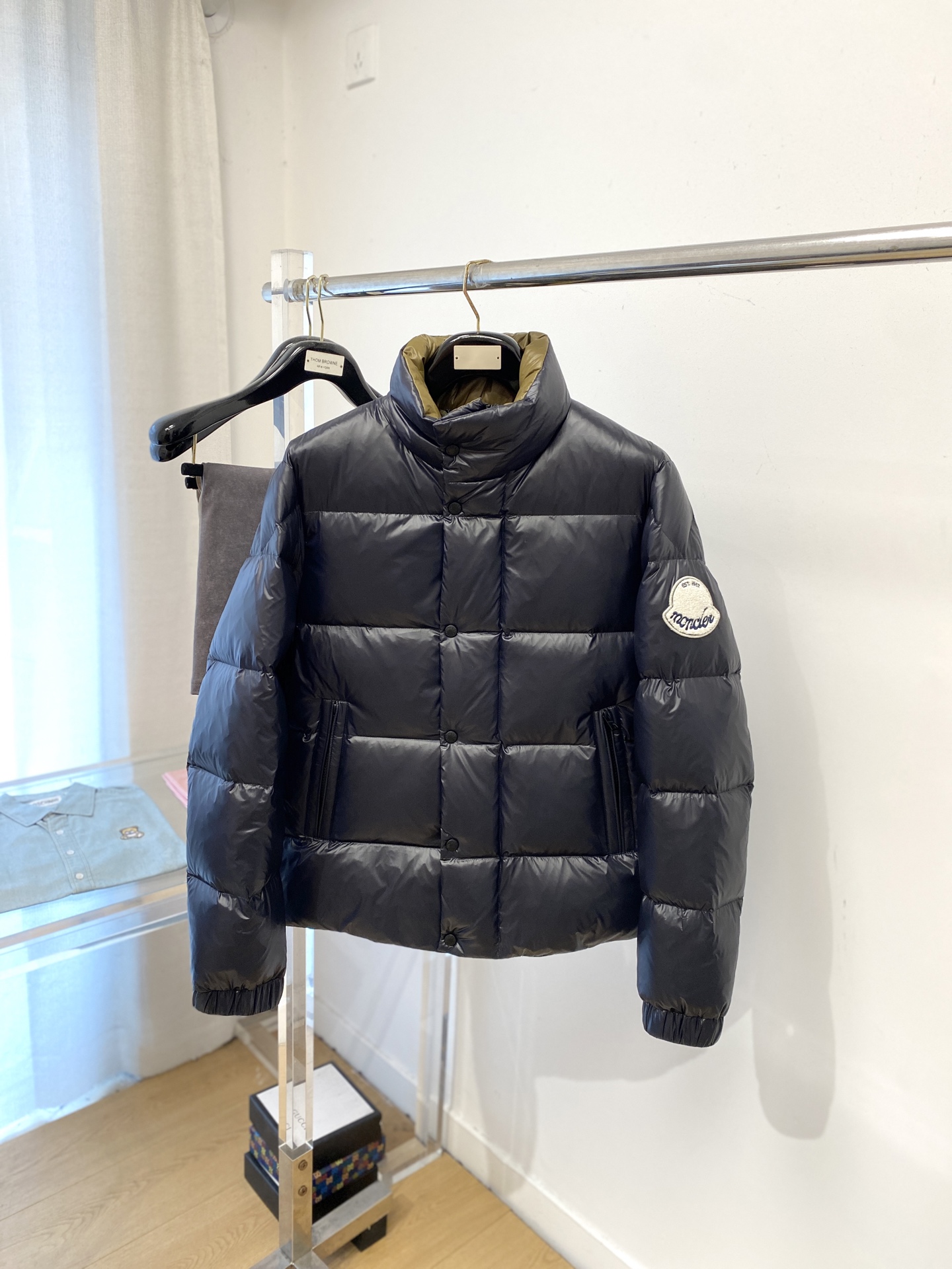 NO:601142,Meng Mouth, the latest 2025 men's lightweight down jacket, the fabric is soft and comfortable.  The upper body shape is awesome.  zipper.  The accessories are all custom-supplied and imported fabrics, which are light and comfortable, warm and stylish, simple and elegant!  Lightweight and warm, the best choice to keep out the cold in autumn and winter. Size M-3XL, Moncler, down jacket, alexander wang19860909蒙口、2025最新款男士轻薄羽绒服、面料柔软舒适 ．上身版型超赞 ．拉链．辅料都是客供 、进口面料,轻便舒适,保暖有型、简单大方款式！轻便保暖、秋冬御寒的最佳选择 码数M-3XL,,Moncler,down jacket,alexander wang,Men's clothing