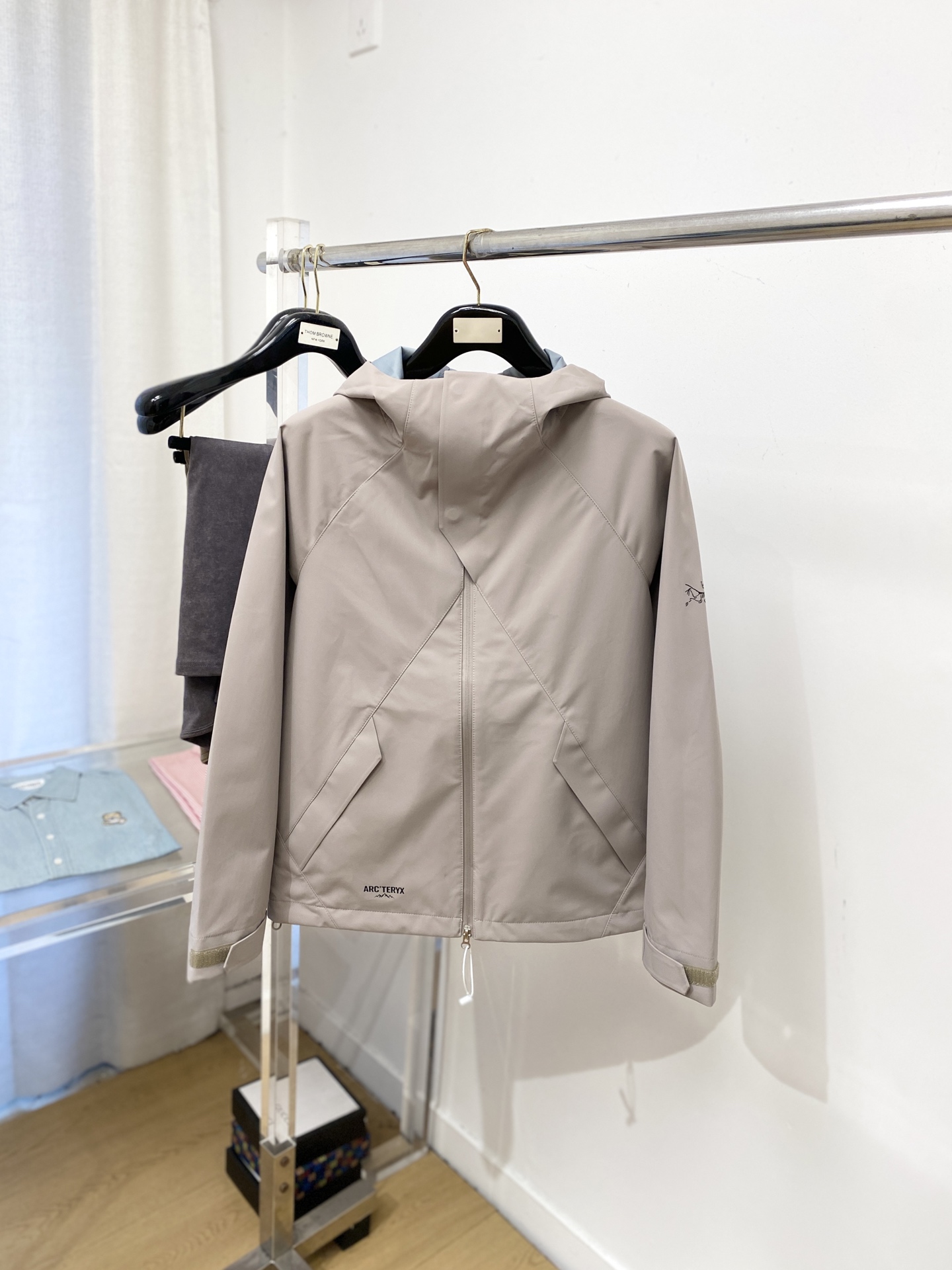 NO:601135,Arc'teryx, 2025 new jacket, fashionable and handsome, simple and versatile, top-notch printed logo on the cuffs, customized original fabric, not only stiff and maintain the trendy silhouette, but also comfortable to wear, more delicate yarn weaving, size M-3XL, arc'teryx, jackets & coats, jackets & coats, alexander wang19860909始祖鸟、2025新品夹克外套,时尚帅气,简约百搭款,袖口顶级印胶图案logo,定制原版面料,不仅挺括,保持潮流的廓形,又穿着舒适,纱织更细腻,码数M-3XL,arc'teryx,jackets & coats,jackets & coats,alexander wang,Men's clothing