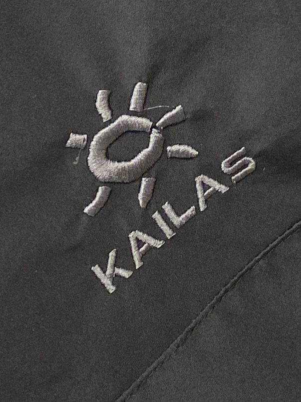 KAILAS 时尚潮牌、2025最新款男士轻薄羽绒夹克、面料柔软舒适 ．上身版型超赞 ．拉链．辅料都是客