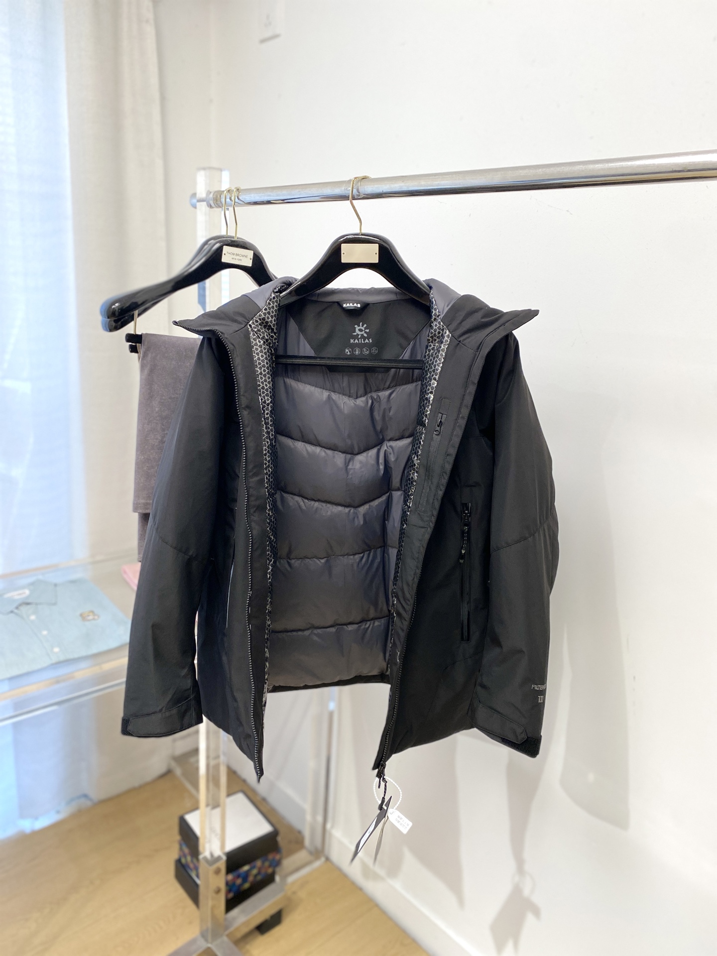 KAILAS 时尚潮牌、2025最新款男士轻薄羽绒夹克、面料柔软舒适 ．上身版型超赞 ．拉链．辅料都是客