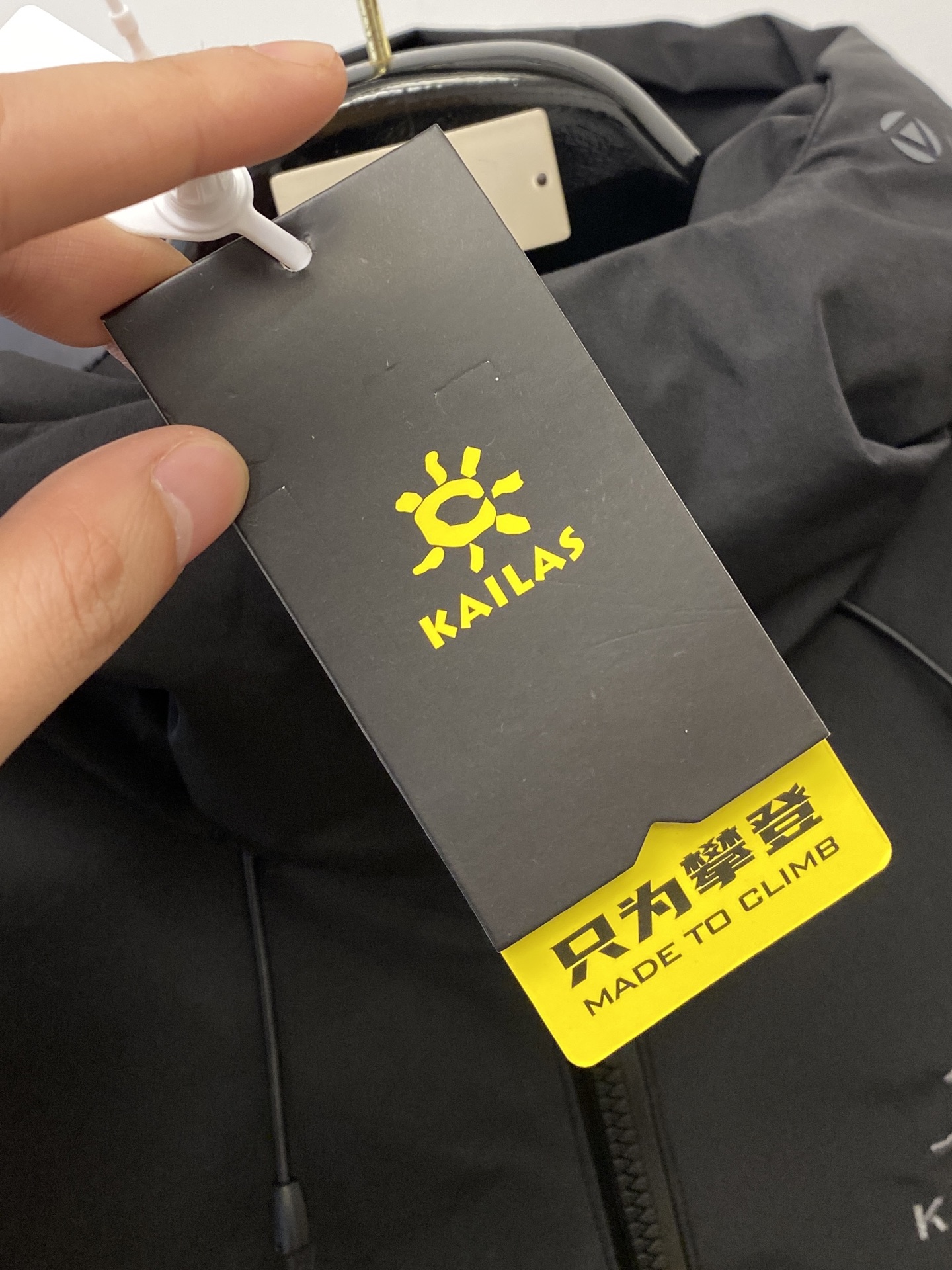 KAILAS 时尚潮牌、2025最新款男士轻薄羽绒夹克、面料柔软舒适 ．上身版型超赞 ．拉链．辅料都是客