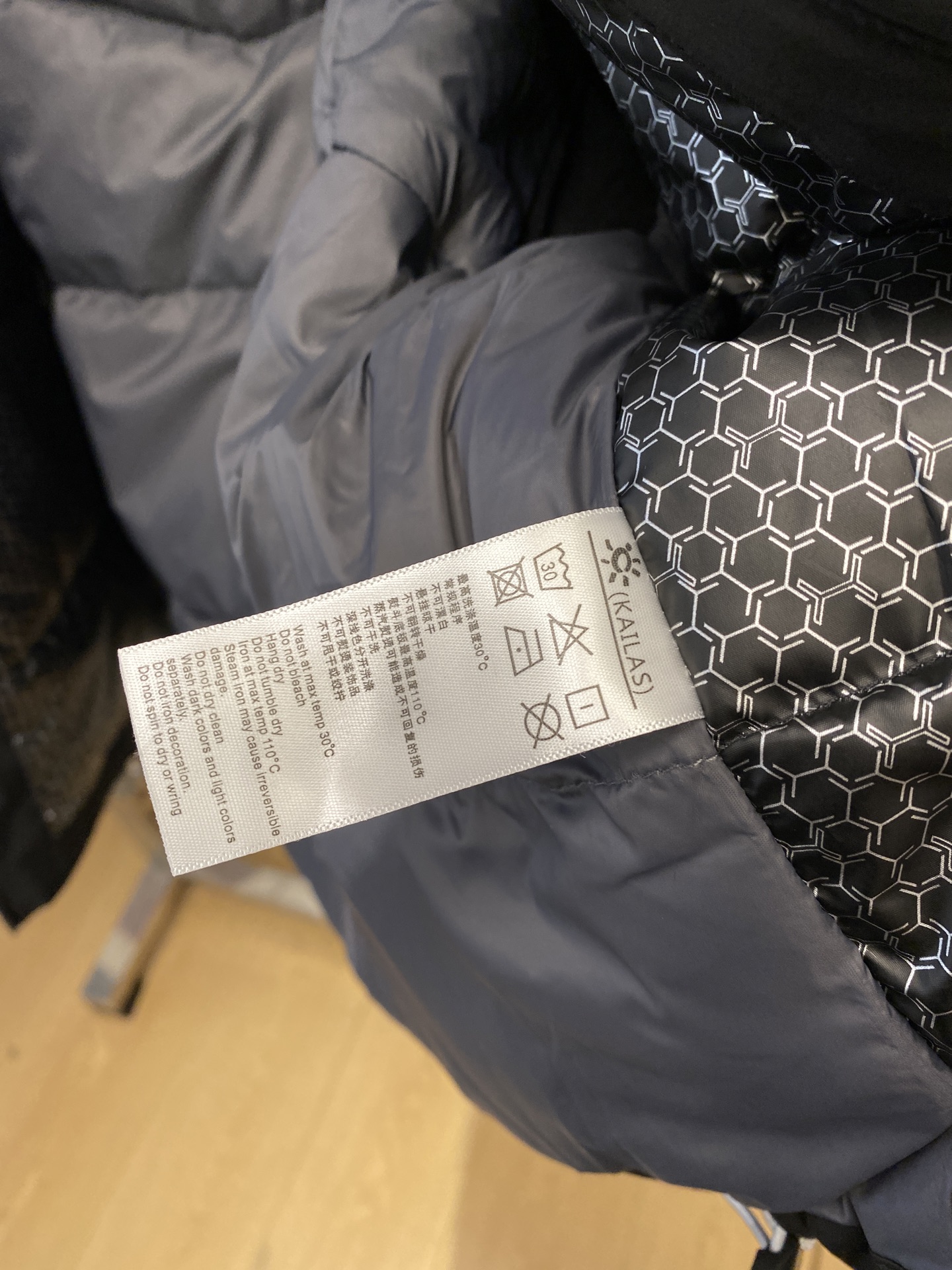 KAILAS 时尚潮牌、2025最新款男士轻薄羽绒夹克、面料柔软舒适 ．上身版型超赞 ．拉链．辅料都是客