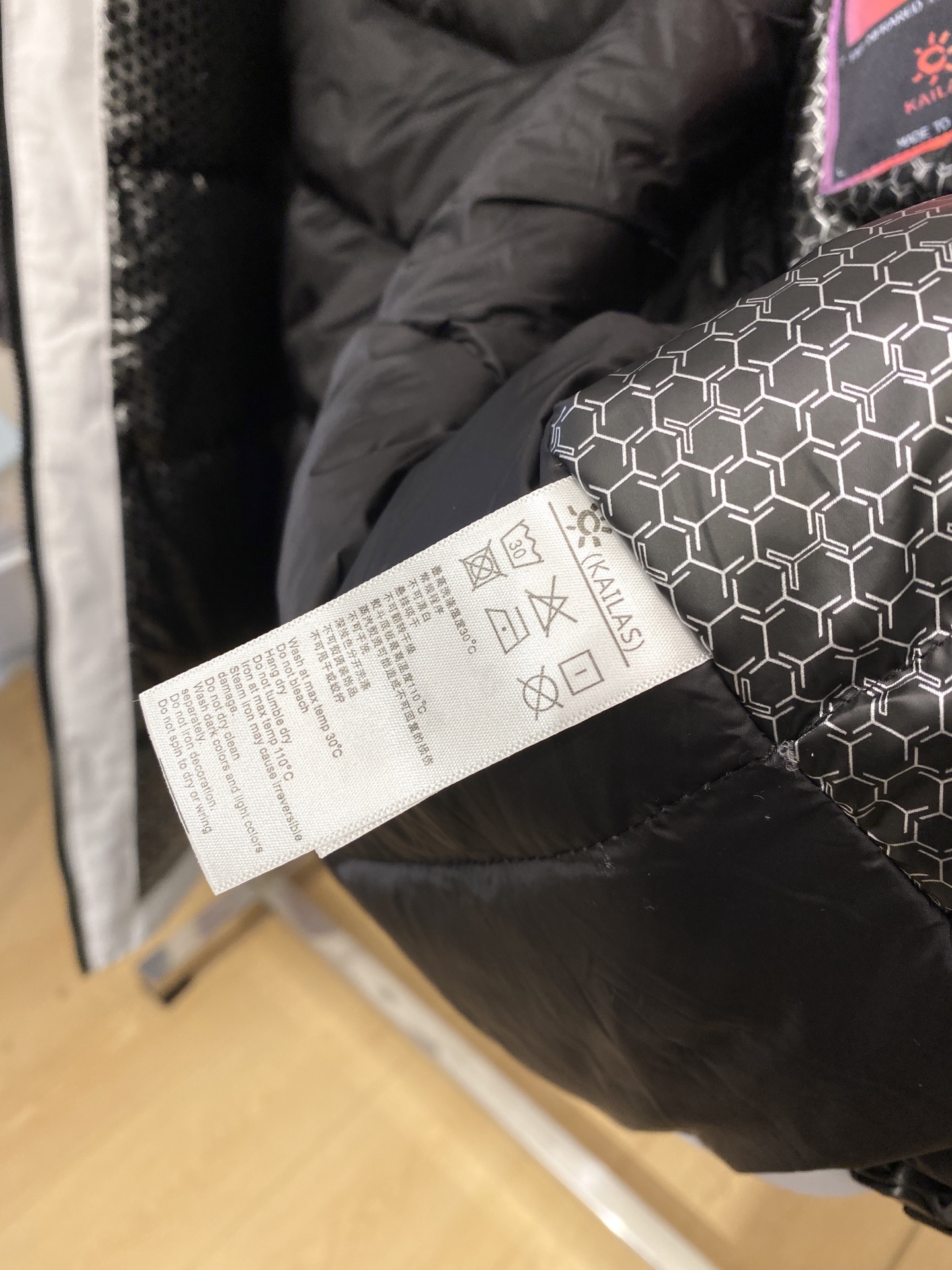 KAILAS 时尚潮牌、2025最新款男士轻薄羽绒夹克、面料柔软舒适 ．上身版型超赞 ．拉链．辅料都是客