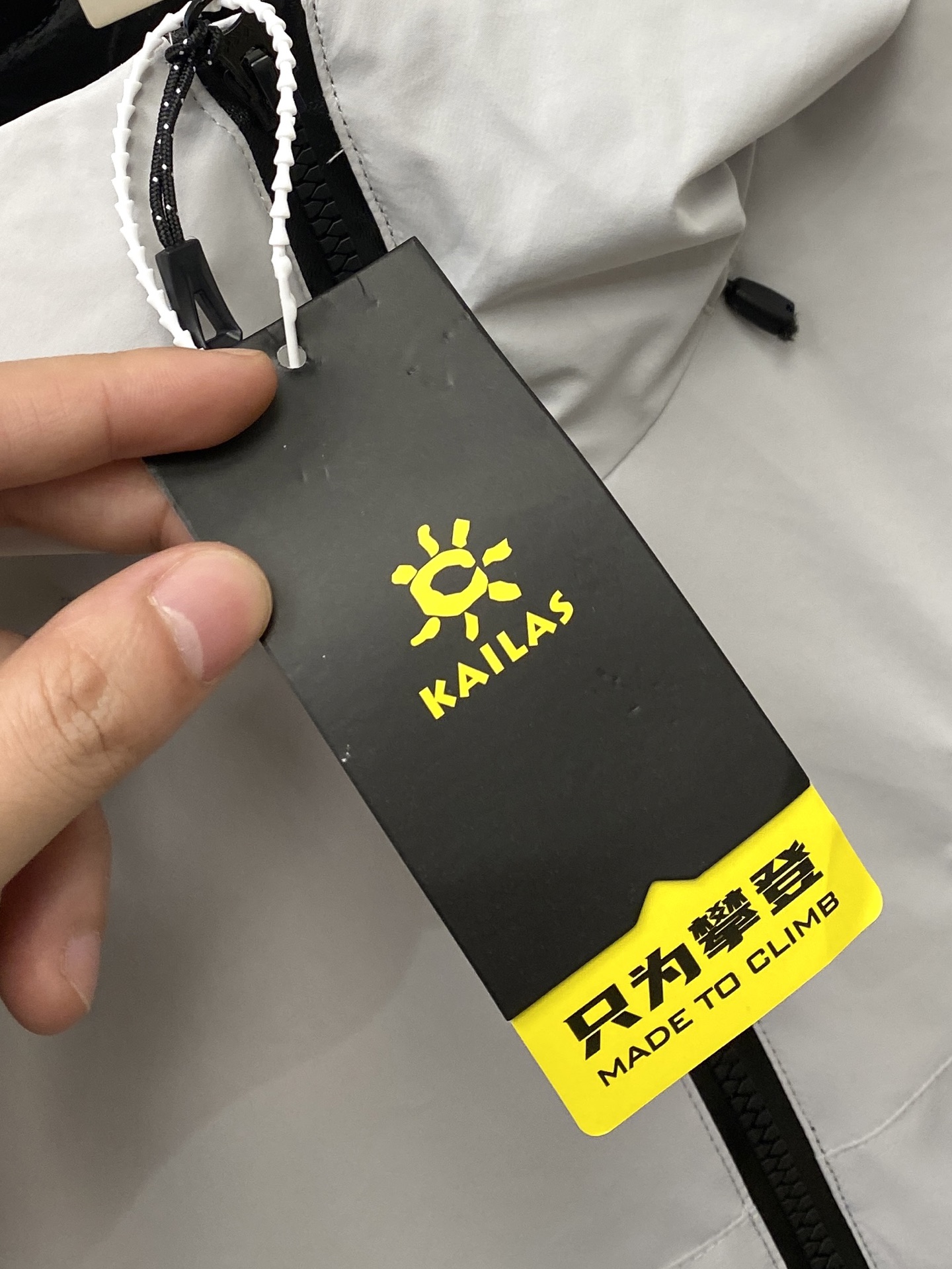 KAILAS 时尚潮牌、2025最新款男士轻薄羽绒夹克、面料柔软舒适 ．上身版型超赞 ．拉链．辅料都是客