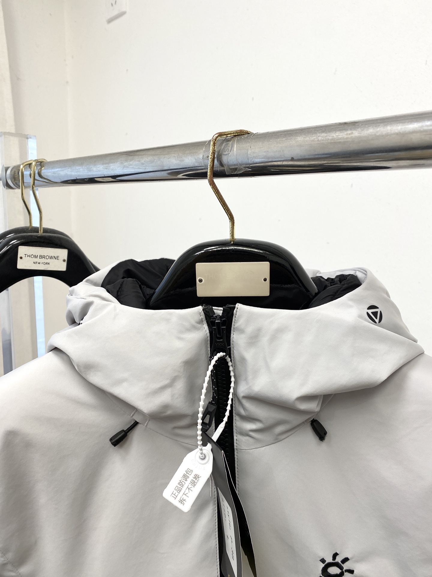 KAILAS 时尚潮牌、2025最新款男士轻薄羽绒夹克、面料柔软舒适 ．上身版型超赞 ．拉链．辅料都是客