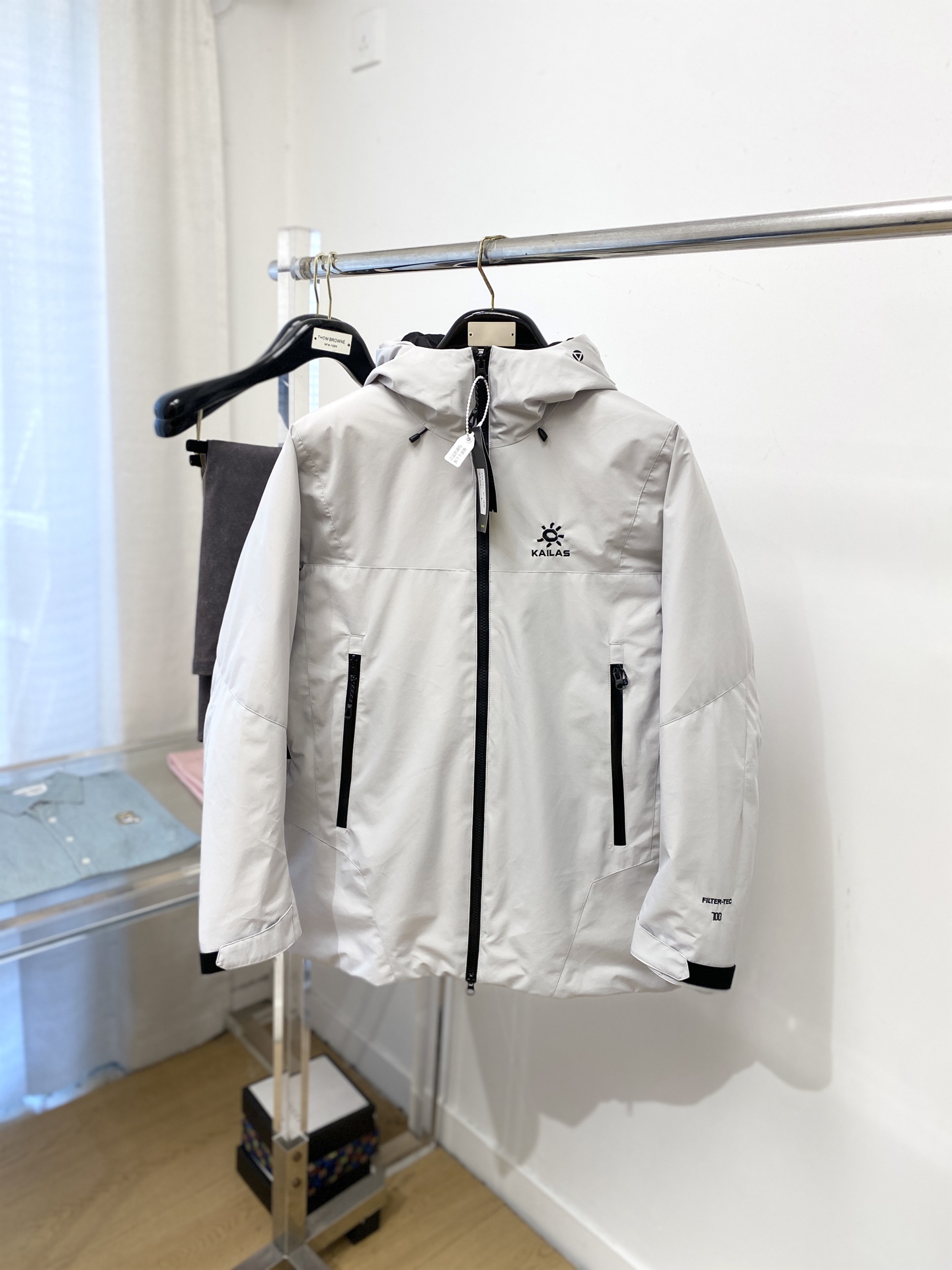 KAILAS 时尚潮牌、2025最新款男士轻薄羽绒夹克、面料柔软舒适 ．上身版型超赞 ．拉链．辅料都是客