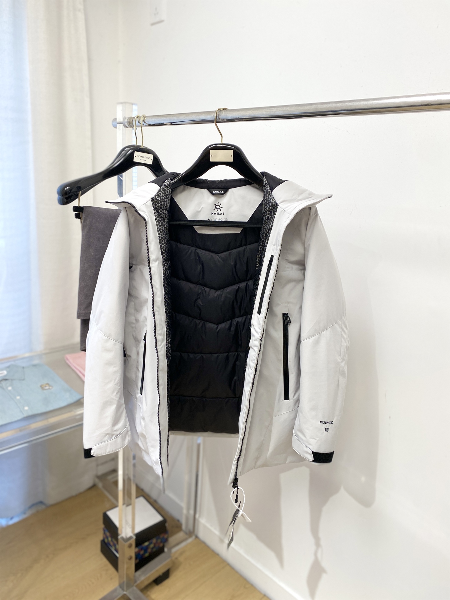 KAILAS 时尚潮牌、2025最新款男士轻薄羽绒夹克、面料柔软舒适 ．上身版型超赞 ．拉链．辅料都是客