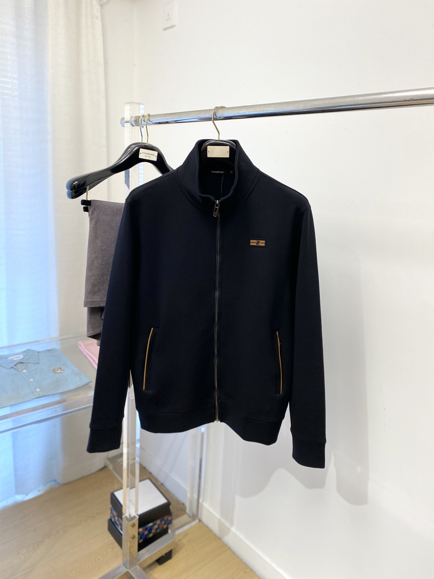 NO:611426,Zegna, 2025 new sweatshirt jacket, fashionable and handsome, simple and versatile, with embossed rubber letters logo on the chest, customized original fabric, not only crisp and trendy silhouette, but also comfortable to wear, more delicate yarn weaving, size M-2XL,,zegna,hoodie,sweatshirts,jackets & coats,alexander wang19860909杰尼亚、2025新品卫衣外套,时尚帅气,简约百搭款,胸前设计凹凸印胶字母logo,定制原版面料,不仅挺括,保持潮流的廓形,又穿着舒适,纱织更细腻,码数M-2XL,,zegna,hoodie,sweatshirts,jackets & coats,alexander wang,Men's clothing