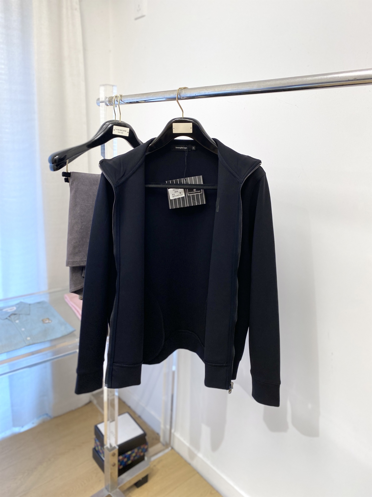 杰尼亚、新品卫衣外套，时尚帅气，简约百搭款，胸前设计凹凸印胶字母logo，定制原版面料，不仅挺括，保持潮