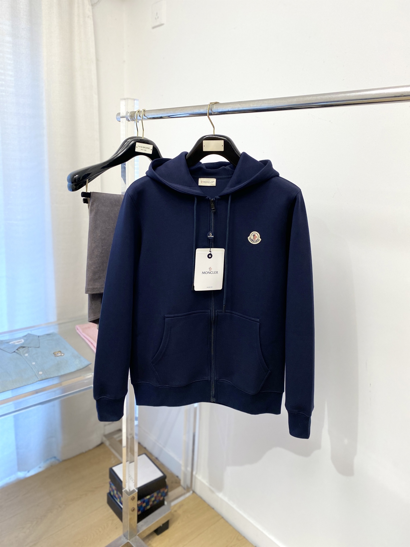 NO:611434,Meng Mouth, 2025 new sweatshirt jacket, fashionable and handsome, simple and versatile, embroidered logo on the chest, customized original fabric, not only stiff, maintaining the trendy silhouette, but also comfortable to wear, the yarn is more delicate, size M-2XL, Moncler, hoodie, sweatshirts, jackets & coats, alexander wang19860909蒙口、2025新品卫衣外套,时尚帅气,简约百搭款,胸前刺绣装饰图案logo,定制原版面料,不仅挺括,保持潮流的廓形,又穿着舒适,纱织更细腻,码数M-2XL,,Moncler,hoodie,sweatshirts,jackets & coats,alexander wang,Men's clothing