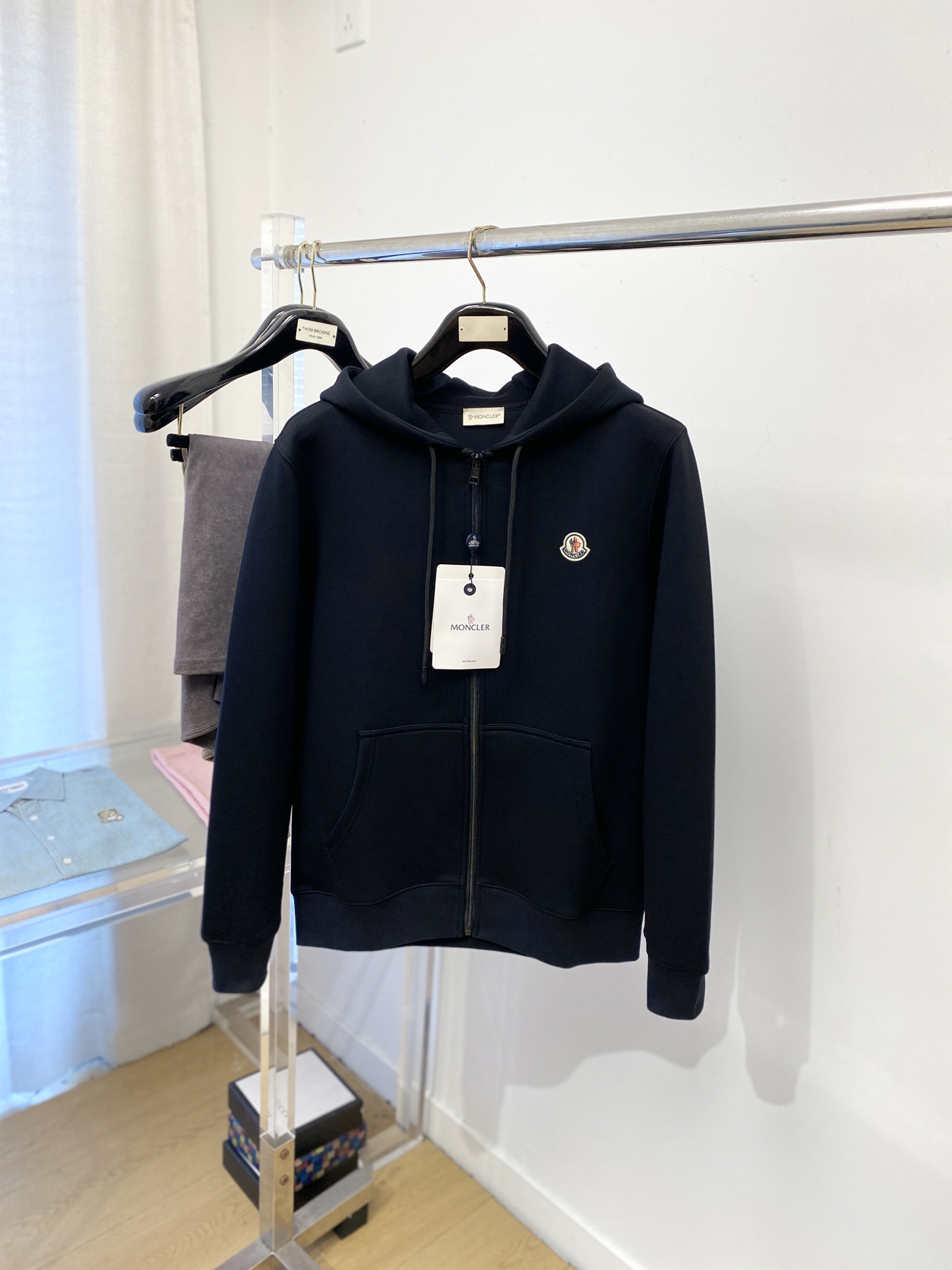 NO:611430,Meng Mouth, 2025 new sweatshirt jacket, fashionable and handsome, simple and versatile, embroidered logo on the chest, customized original fabric, not only stiff, maintaining the trendy silhouette, but also comfortable to wear, the yarn is more delicate, size M-4XL,, Moncler, hoodie, sweatshirts, jackets & coats, alexander wang19860909蒙口、2025新品卫衣外套,时尚帅气,简约百搭款,胸前刺绣装饰图案logo,定制原版面料,不仅挺括,保持潮流的廓形,又穿着舒适,纱织更细腻,码数M-4XL,,Moncler,hoodie,sweatshirts,jackets & coats,alexander wang,Men's clothing