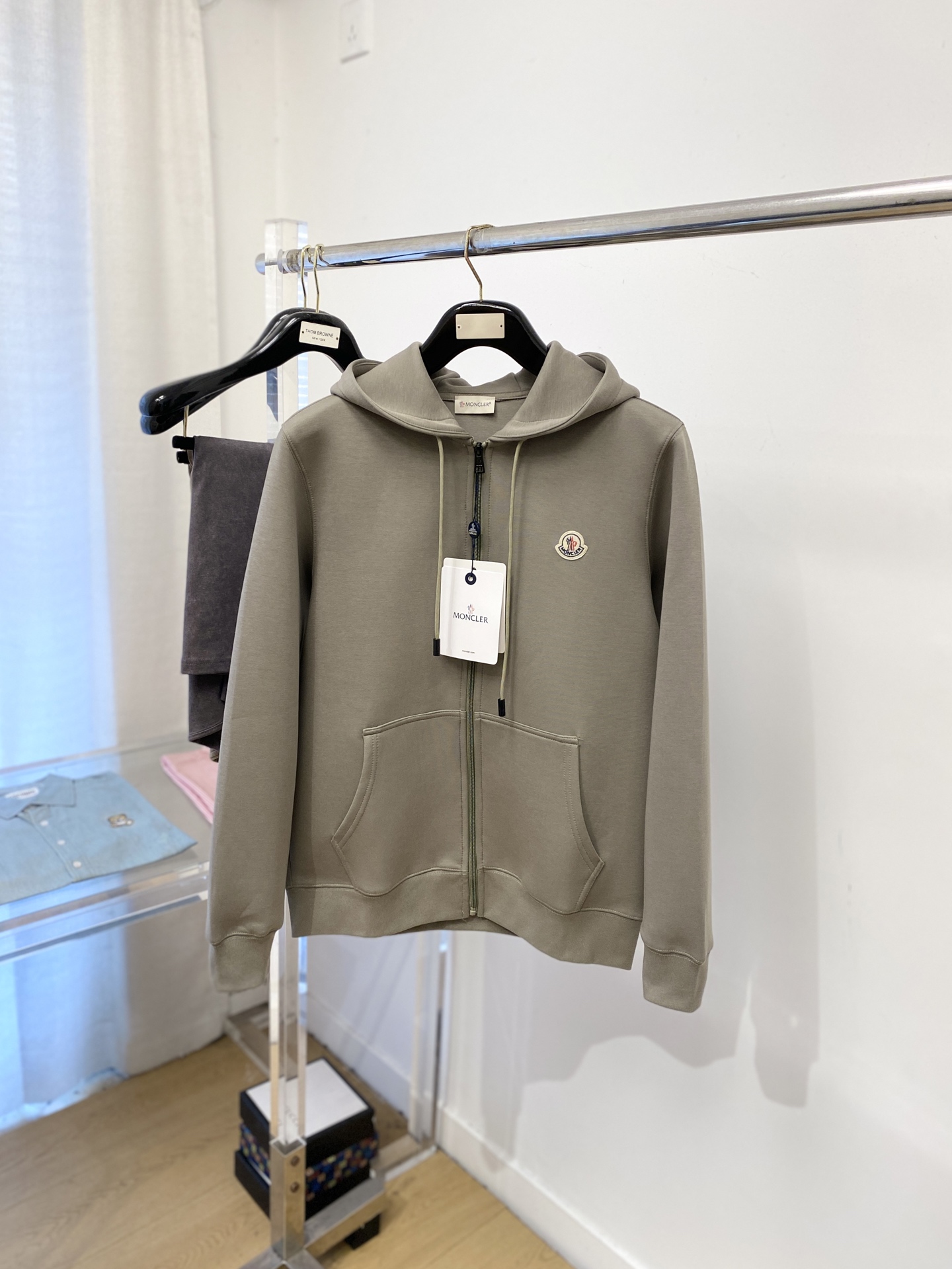 NO:611422,Meng Mouth, 2025 new sweatshirt jacket, fashionable and handsome, simple and versatile, embroidered logo on the chest, customized original fabric, not only stiff, maintaining the trendy silhouette, but also comfortable to wear, the yarn is more delicate, size M-2XL, Moncler, hoodie, sweatshirts, jackets & coats, alexander wang19860909蒙口、2025新品卫衣外套,时尚帅气,简约百搭款,胸前刺绣装饰图案logo,定制原版面料,不仅挺括,保持潮流的廓形,又穿着舒适,纱织更细腻,码数M-2XL,,Moncler,hoodie,sweatshirts,jackets & coats,alexander wang,Men's clothing