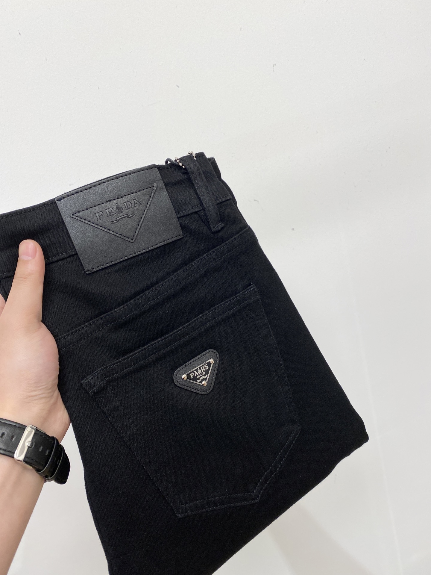 NO:691473,Prada, 2025 latest products, available at counters simultaneously, original goods, washed casual jeans, imported original washed stretch fabrics, comfortable and elastic, original hardware accessories decorated with logo, super correct version, extremely high grade, counter quality, fashionable and stylish upper body, code number 29-38,, prada,jeans,19860909普拉达、 2025最新品,专柜同步有售,原单狠货,水洗休闲牛仔裤,进口原版水洗弹力面料,舒适有弹性,原版五金辅料装饰logo,版型超正,档次极高,专柜品质,上身时尚有型,码数29-38,,prada,jeans,,Men's clothing