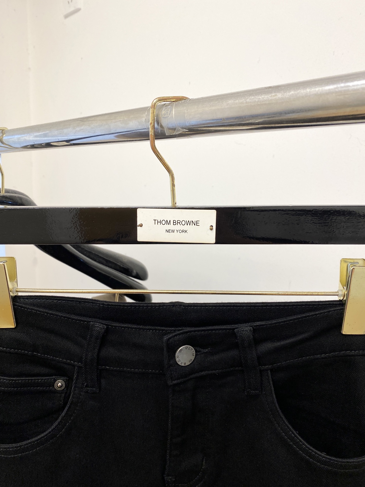 支持年后退换！ 普拉达、 2025最新品，专柜同步有售，原单狠货，水洗休闲牛仔裤，进口原版水洗弹力面料，