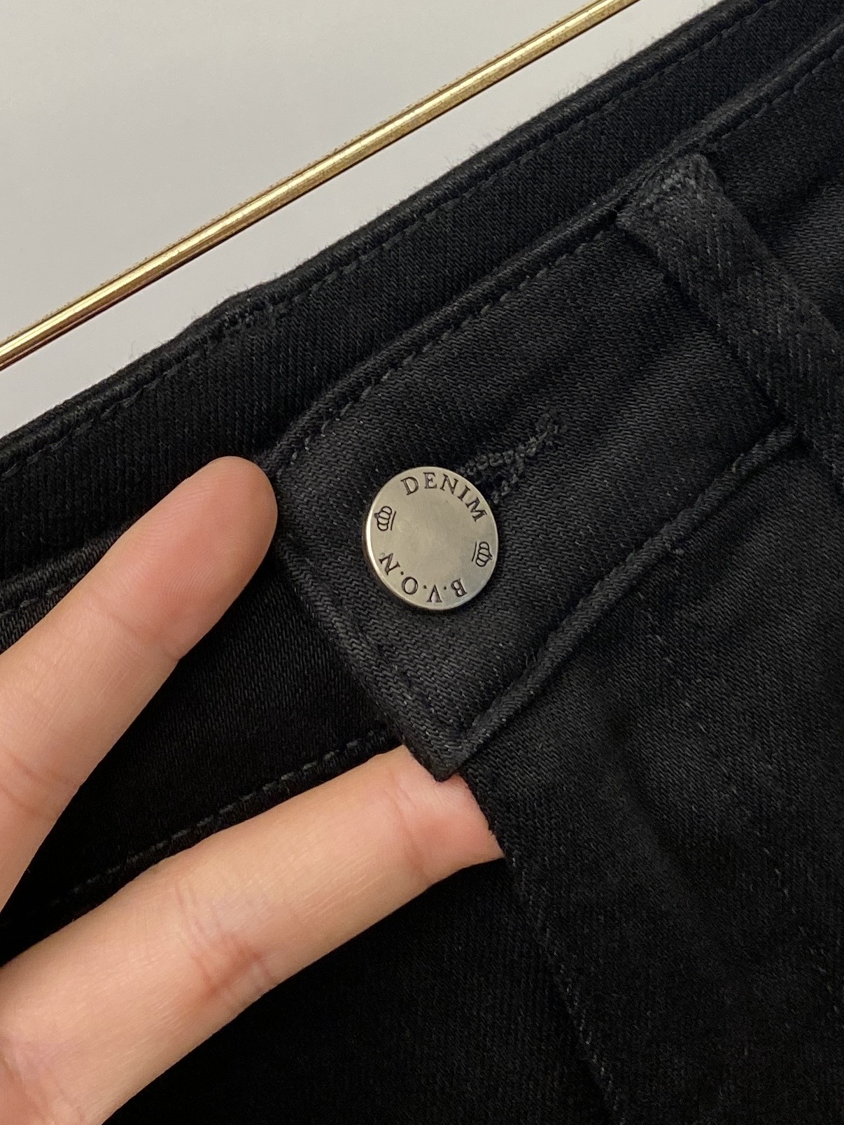 支持年后退换！ 普拉达、 2025最新品，专柜同步有售，原单狠货，水洗休闲牛仔裤，进口原版水洗弹力面料，