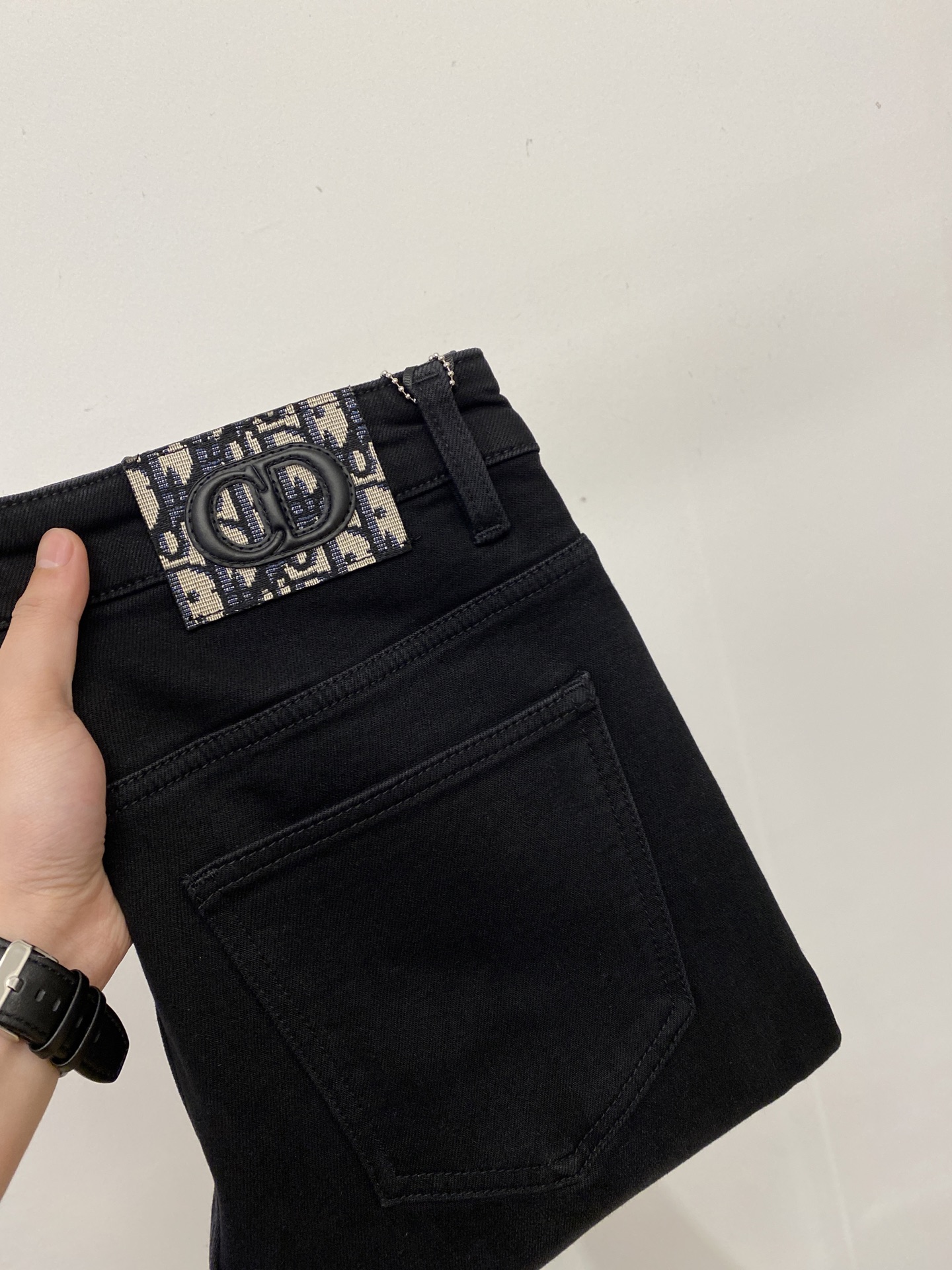 NO:691472,Dior, 2025 latest products, available at counters at the same time, original goods, washed casual jeans, imported original washed stretch fabrics, comfortable and elastic, original hardware accessories decorated with logo, super correct version, extremely high grade, counter quality, fashionable and stylish upper body, code number 29-38,, dior, jeans,19860909迪奥、 2025最新品,专柜同步有售,原单狠货,水洗休闲牛仔裤,进口原版水洗弹力面料,舒适有弹性,原版五金辅料装饰logo,版型超正,档次极高,专柜品质,上身时尚有型,码数29-38,,dior,jeans,,Men's clothing