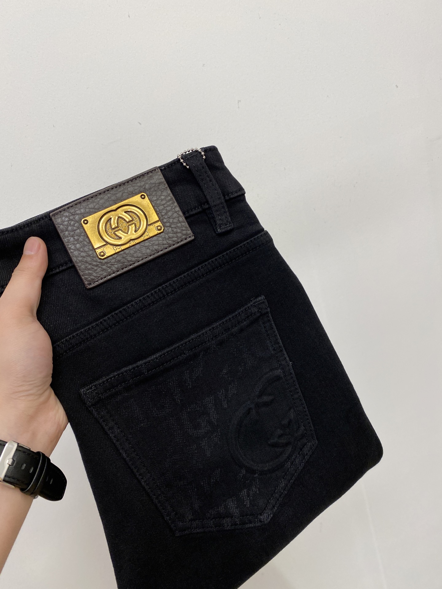 NO:691467,Gucci, 2025 latest products, available at counters at the same time, original goods, washed casual jeans, imported original washed stretch fabrics, comfortable and elastic, original hardware accessories decorated with logo, super correct version, extremely high grade, counter quality, fashionable upper body, code number 29-38,,jeans,19860909古奇、 2025最新品,专柜同步有售,原单狠货,水洗休闲牛仔裤,进口原版水洗弹力面料,舒适有弹性,原版五金辅料装饰logo,版型超正,档次极高,专柜品质,上身时尚有型,码数29-38,,jeans,,Men's clothing