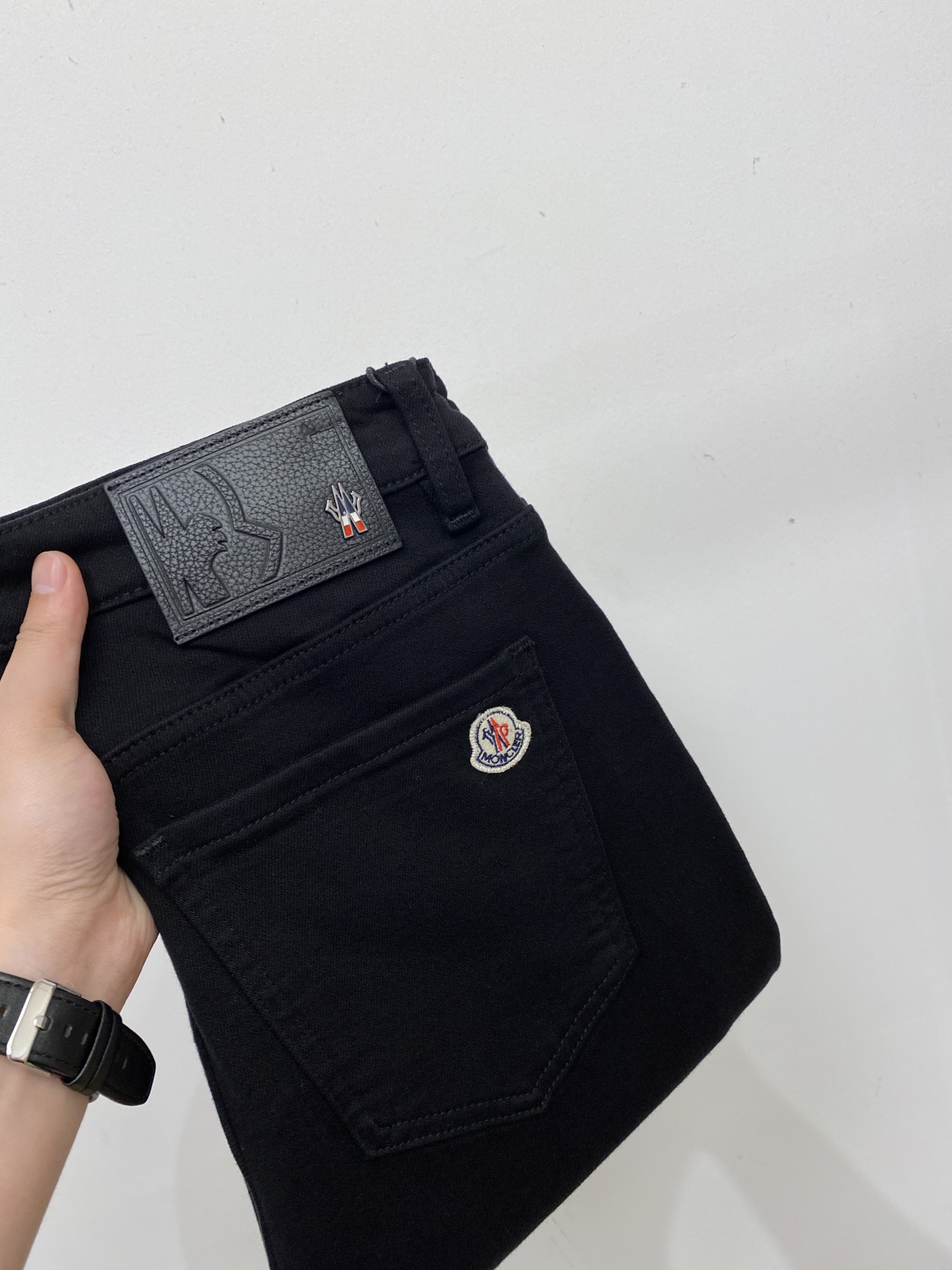 NO:691466,Moncler, 2025 latest products, available at counters at the same time, original goods, washed casual jeans, imported original washed stretch fabric, comfortable and elastic, original hardware accessories decorated with logo, super correct version, extremely high grade, counter quality, fashionable and stylish upper body, size 29-38,, Moncler, jeans,19860909蒙口、 2025最新品,专柜同步有售,原单狠货,水洗休闲牛仔裤,进口原版水洗弹力面料,舒适有弹性,原版五金辅料装饰logo,版型超正,档次极高,专柜品质,上身时尚有型,码数29-38,,Moncler,jeans,,Men's clothing