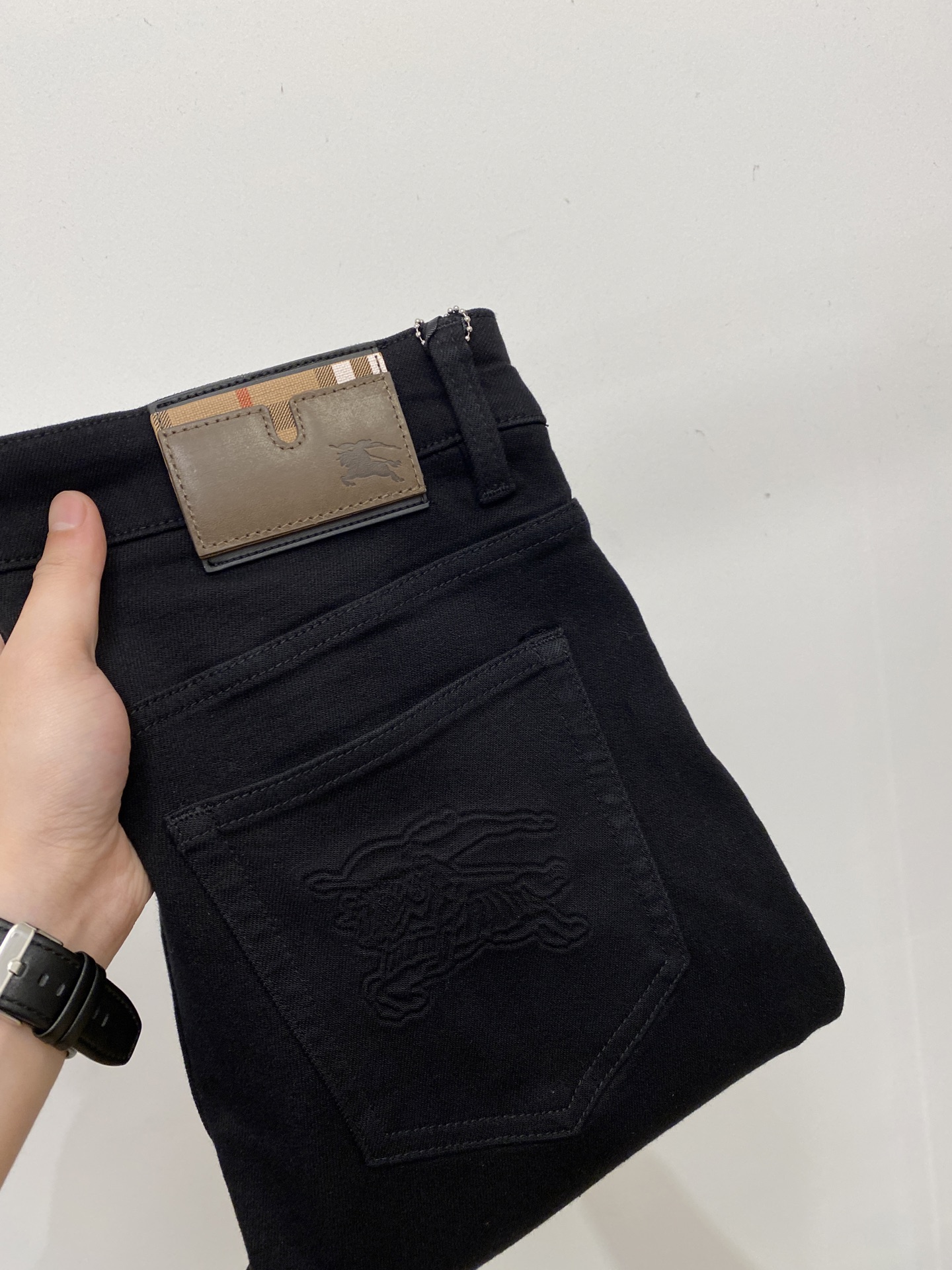 NO:691482,Burberry, 2025 latest products, available at counters simultaneously, original goods, washed casual jeans, imported original washed stretch fabrics, comfortable and elastic, original hardware accessories decorated with logo, super correct version, extremely high grade, counter quality, fashionable and stylish upper body, code number 29-38,, burberry, jeans,19860909巴宝莉、 2025最新品,专柜同步有售,原单狠货,水洗休闲牛仔裤,进口原版水洗弹力面料,舒适有弹性,原版五金辅料装饰logo,版型超正,档次极高,专柜品质,上身时尚有型,码数29-38,,burberry,jeans,,Men's clothing