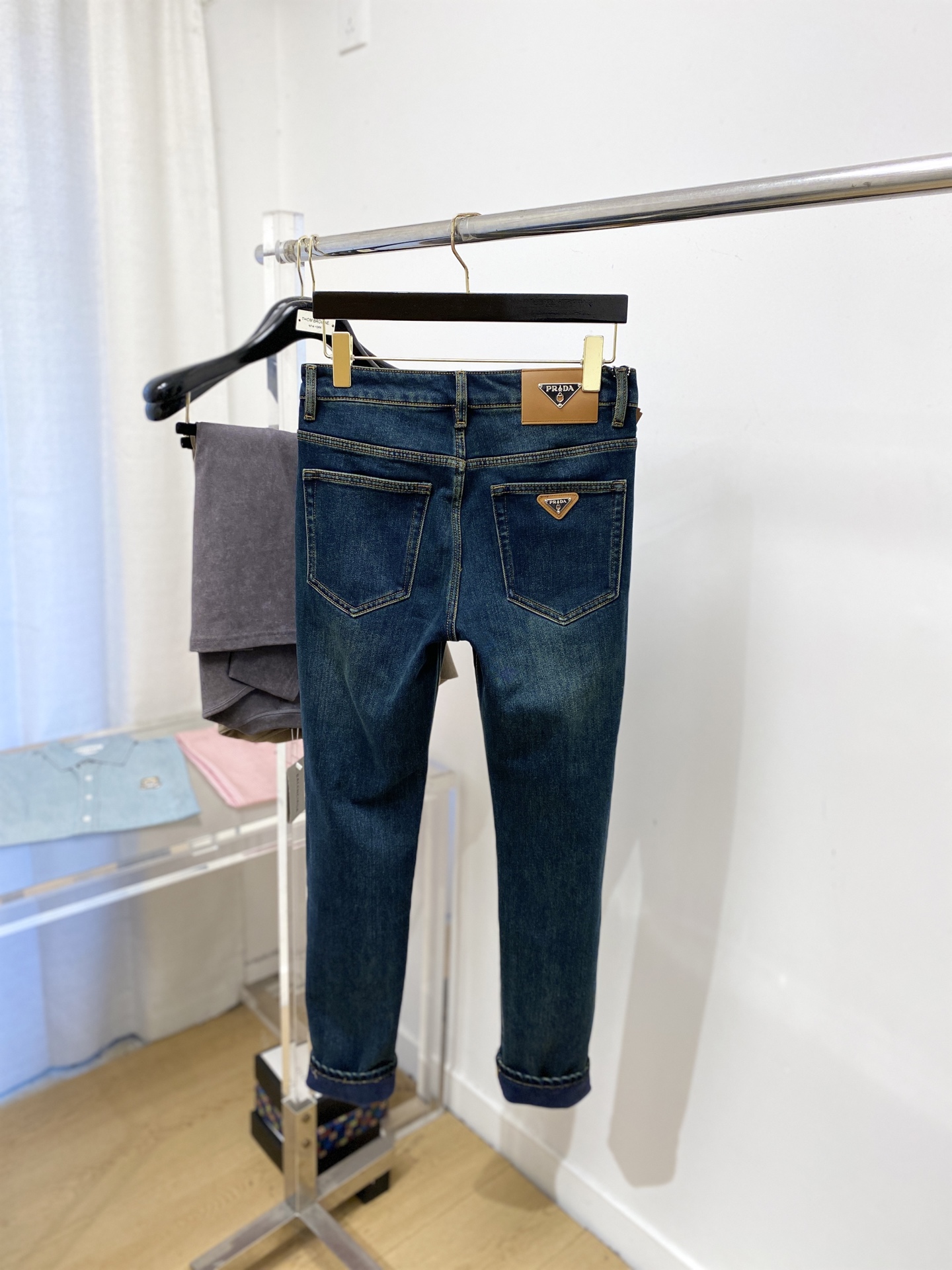 支持年后退换！ 普拉达、 2025最新品，专柜同步有售，原单狠货，水洗休闲牛仔裤，进口原版水洗弹力面料，