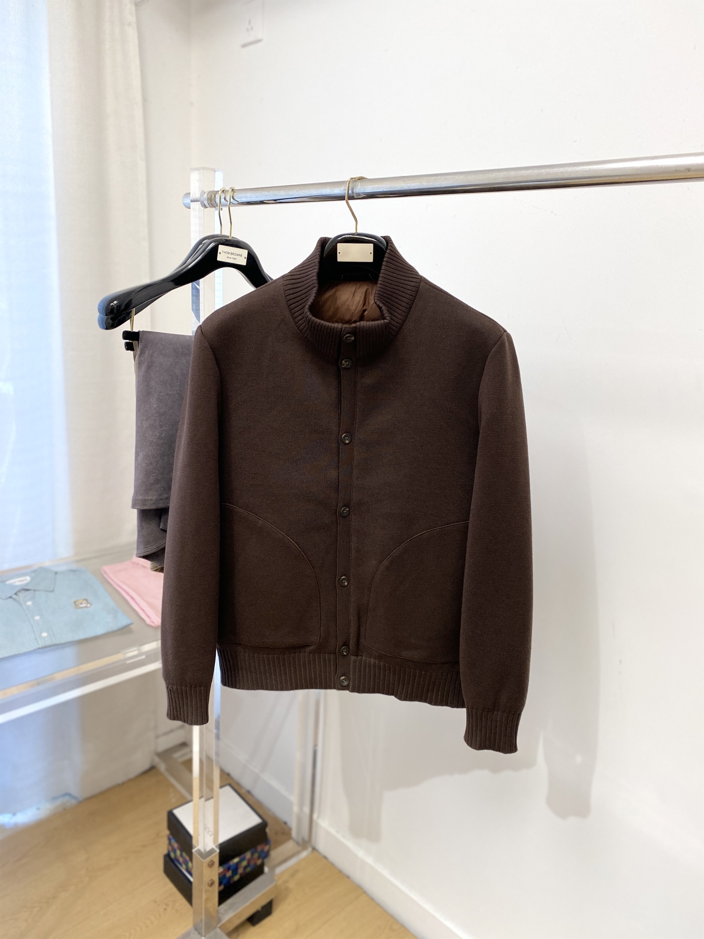 NO:609279,LP, the latest 2025 men's lightweight knitted down jacket, the fabric is soft and comfortable.  The upper body shape is awesome.  zipper.  The accessories are all custom-supplied and imported fabrics, which are light and comfortable, warm and stylish, simple and elegant!  Lightweight and warm, the best choice to keep out the cold in autumn and winter. Size M-3XL, loro piana, down jacket, alexander wang19860909LP、2025最新款男士轻薄针织羽绒服、面料柔软舒适 ．上身版型超赞 ．拉链．辅料都是客供 、进口面料,轻便舒适,保暖有型、简单大方款式！轻便保暖、秋冬御寒的最佳选择 码数M-3XL,,loro piana,down jacket,alexander wang,Men's clothing