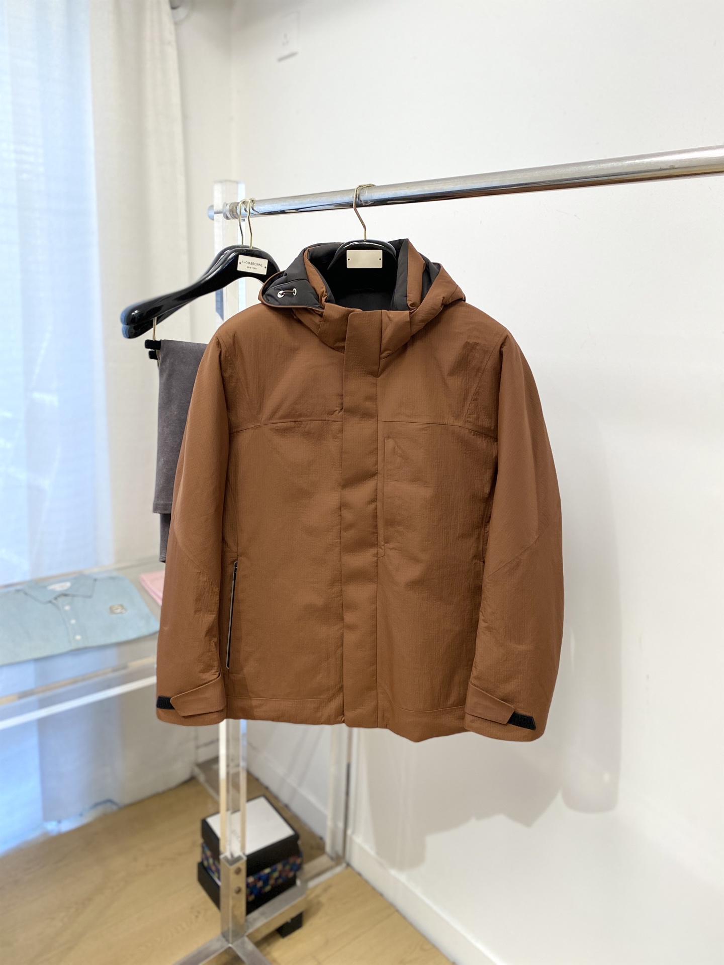 NO:609285,Ermenegildo Zegna, the latest 2025 men's lightweight down jacket, the fabric is soft and comfortable.  The upper body shape is awesome.  zipper.  The accessories are all custom-supplied and imported fabrics, which are light and comfortable, warm and stylish, simple and elegant!  Lightweight and warm, the best choice to keep out the cold in autumn and winter. Size M-3XL,,zegna,jackets & coats,down jacket,alexander wang19860909杰尼亚、2025最新款男士轻薄羽绒夹克、面料柔软舒适 ．上身版型超赞 ．拉链．辅料都是客供 、进口面料,轻便舒适,保暖有型、简单大方款式！轻便保暖、秋冬御寒的最佳选择 码数M-3XL,,zegna,jackets & coats,down jacket,alexander wang,Men's clothing