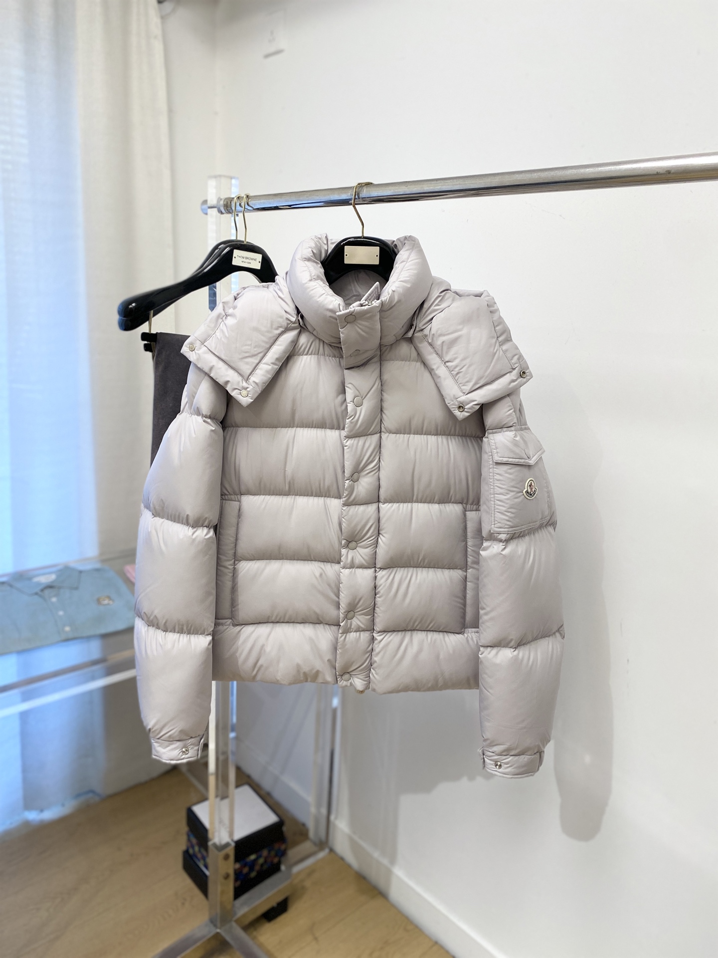 NO:609323,Meng Mouth, the latest 2025 men's lightweight down jacket, the fabric is soft and comfortable.  The upper body shape is awesome.  zipper.  The accessories are all custom-supplied and imported fabrics, which are light and comfortable, warm and stylish, simple and elegant!  Lightweight and warm, the best choice to keep out the cold in autumn and winter. Size M-3XL, Moncler, down jacket, alexander wang19860909蒙口、2025最新款男士轻薄羽绒服、面料柔软舒适 ．上身版型超赞 ．拉链．辅料都是客供 、进口面料,轻便舒适,保暖有型、简单大方款式！轻便保暖、秋冬御寒的最佳选择 码数M-3XL,,Moncler,down jacket,alexander wang,Men's clothing