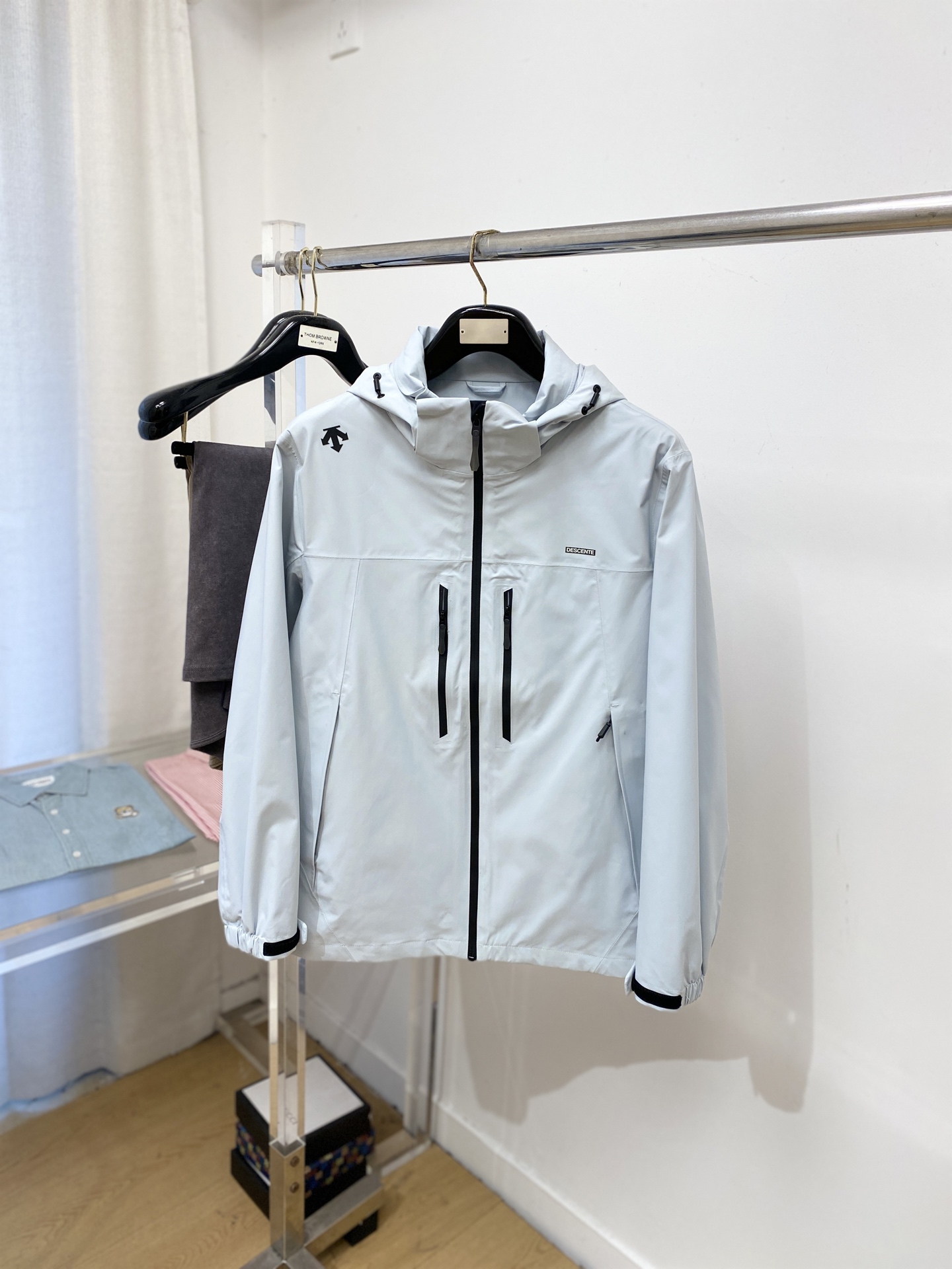 NO:609282,DESCENTE, 2025 new jacket, fashionable and handsome, simple and versatile, top-notch printed logo on the shoulder, customized original fabric, not only crisp and trendy silhouette, but also comfortable to wear, more delicate yarn, code size L-4XL,,jackets & coats,jackets & coats,alexander wang19860909DESCENTE迪桑特、2025新品夹克外套,时尚帅气,简约百搭款,肩部顶级印胶图案logo,定制原版面料,不仅挺括,保持潮流的廓形,又穿着舒适,纱织更细腻,码数L-4XL,,jackets & coats,jackets & coats,alexander wang,Men's clothing