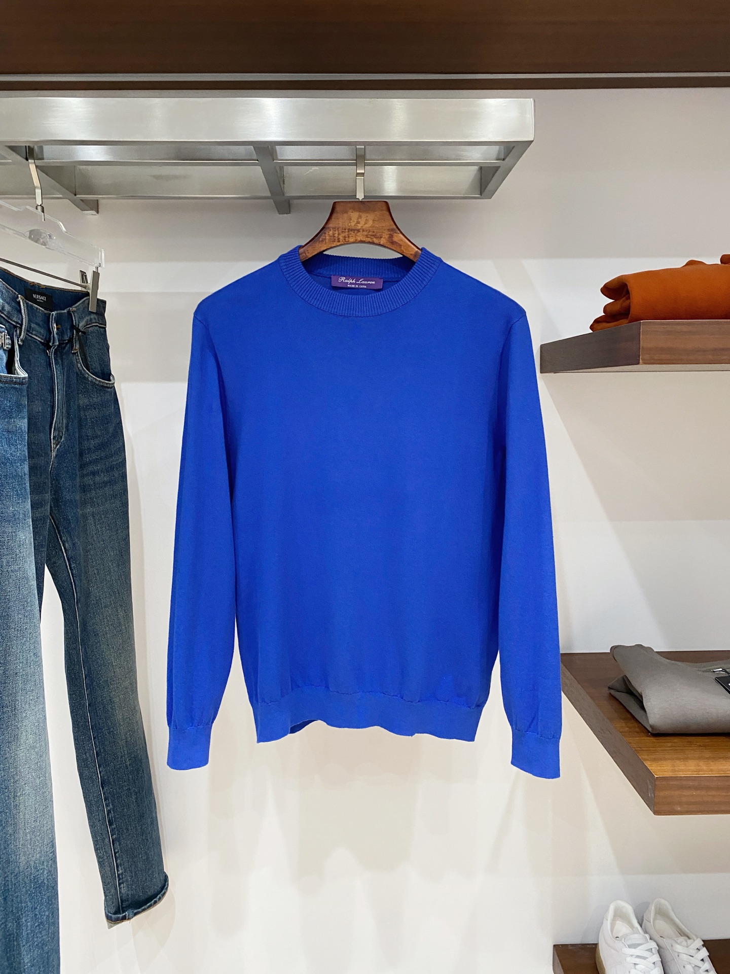 NO:606812,LP, 2025 new wool sweaters have a delicate and soft feel, which can be directly in contact with the skin, allowing the warm yarn to change into a delicate texture. The top-notch craftsmanship is very distinctive, and the style is simple, elegant and exquisite. The three-dimensional tailoring design makes the entire sweater upper body full of youthful vitality and vitality. It is recommended to be a must-have for autumn and winter. Sizes M-3XL Buy now, loro piana, sweaters, alexander wang19860909LP、2025新品羊毛衣衣 具有手感细腻柔软,可直接与肌肤接触,让暖心的纱线变化出细腻的质感,顶级工艺极具特色出彩,款式简约大方精美 立体剪裁的版型设计,让整款毛衣上身尽显青春活力和朝气,推荐款秋冬季穿搭必备.尺码M-3XL 立即抢购,,loro piana,sweaters,alexander wang,Men's clothing