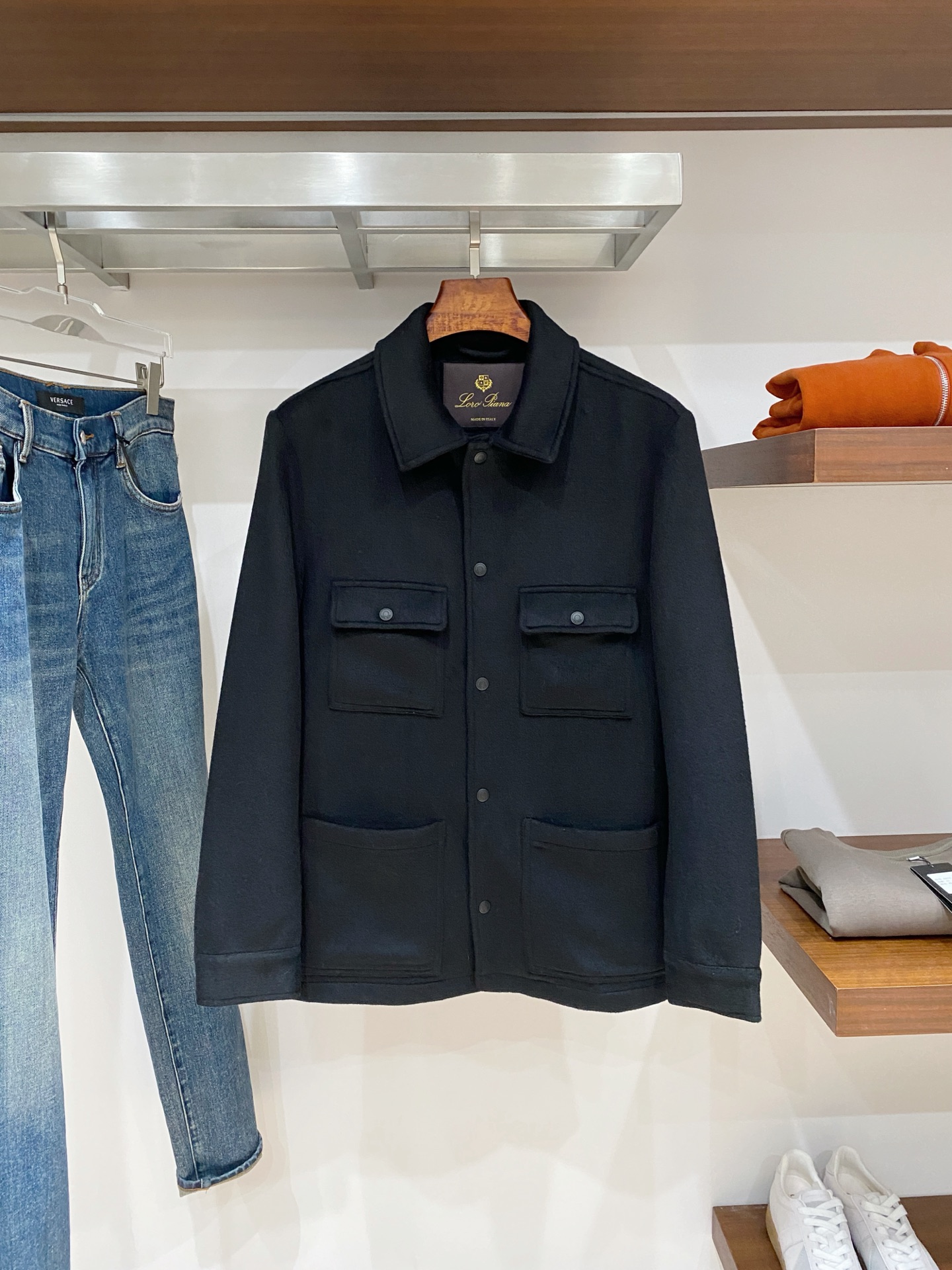 NO:606825,LP, 2025 new velvet jacket, fashionable and handsome, simple and versatile, original hardware logo, customized original fabric, not only crisp and trendy silhouette, but also comfortable to wear, more delicate yarn weaving, size M-3XL, buy now, loro piana, jackets & coats, jackets & coats, alexander wang19860909LP、2025新品加绒夹克外套,时尚帅气,简约百搭款,原版五金辅料logo,定制原版面料,不仅挺括,保持潮流的廓形,又穿着舒适,纱织更细腻,码数M-3XL 立即抢购,,loro piana,jackets & coats,jackets & coats,alexander wang,Men's clothing