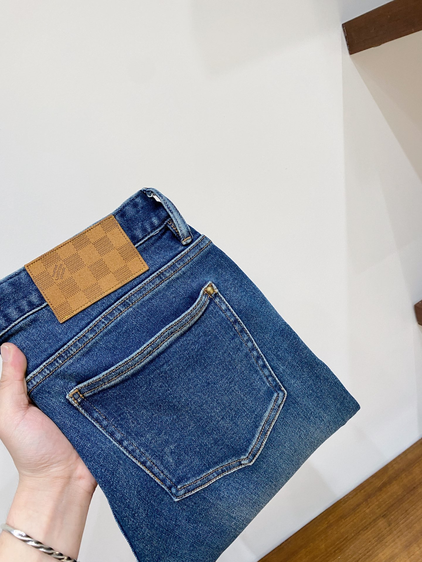 NO:606723,LV, 2025 latest products, available at counters simultaneously, original goods, washed casual jeans, imported original washed stretch fabrics, comfortable and elastic, original hardware accessories decorated with logo, super correct version, extremely high grade, counter quality, fashionable upper body, size 29-36, buy now, louis vuitton, jeans, alexander wang19860909LV、2025最新品,专柜同步有售,原单狠货,水洗休闲牛仔裤,进口原版水洗弹力面料,舒适有弹性,原版五金辅料装饰logo,版型超正,档次极高,专柜品质,上身时尚有型,码数29-36 立即抢购,,louis vuitton,jeans,alexander wang,Men's clothing