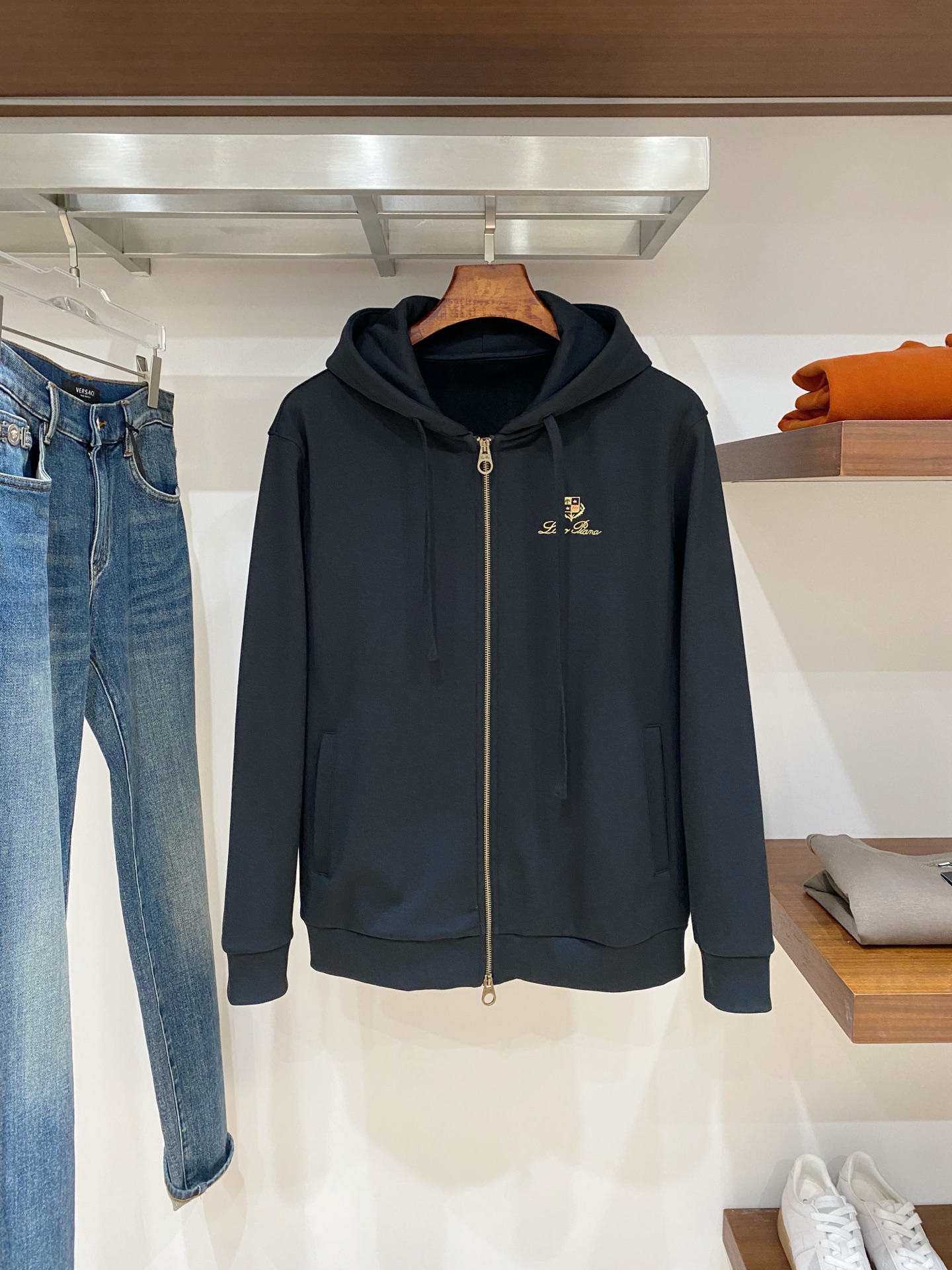 NO:606742,LP, 2025 new sweatshirt jacket, handsome and fashionable, exquisite embroidery pattern letter logo on the chest, simple and versatile. The fabric cotton is not only crisp and maintains the trendy silhouette, but also comfortable to wear, and the yarn is more delicate. Size M-3XL. Buy now, loro piana, hoodie, sweatshirts, jackets & coats, alexander wang19860909LP、2025新品卫衣外套,帅气时尚,胸前精致刺绣图案字母logo,简约百搭款.面料棉 不仅挺括,保持潮流的廓形,又穿着舒适,纱织更细腻,码数M-3XL  立即抢购,,loro piana,hoodie,sweatshirts,jackets & coats,alexander wang,Men's clothing