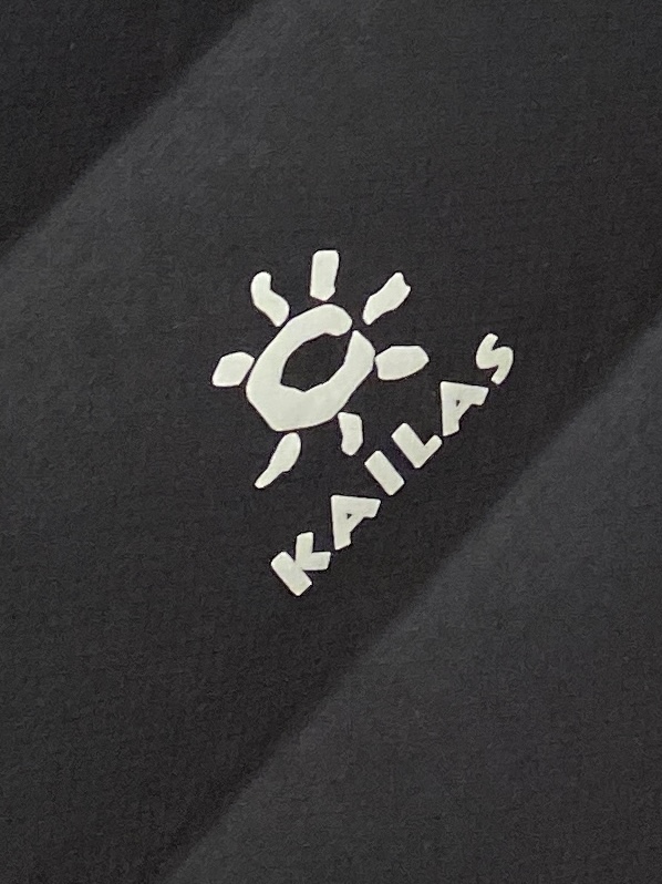 KAILAS 时尚潮牌、2025最新款男士轻薄羽绒服、面料柔软舒适 ．上身版型超赞 ．拉链．辅料都是客供