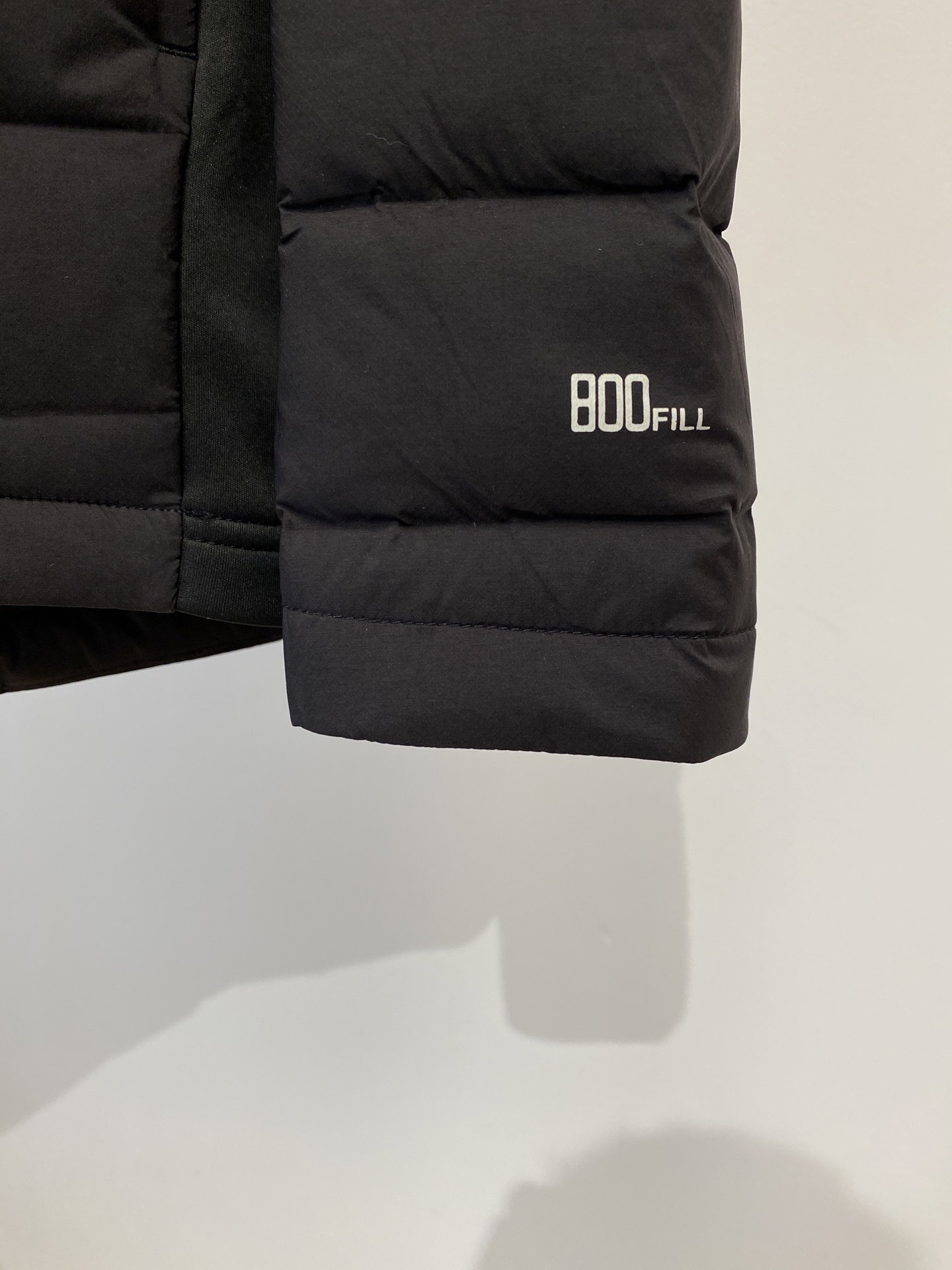 KAILAS 时尚潮牌、2025最新款男士轻薄羽绒服、面料柔软舒适 ．上身版型超赞 ．拉链．辅料都是客供