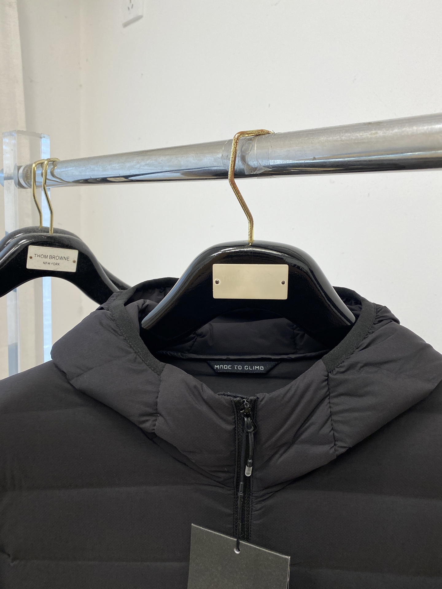 KAILAS 时尚潮牌、2025最新款男士轻薄羽绒服、面料柔软舒适 ．上身版型超赞 ．拉链．辅料都是客供