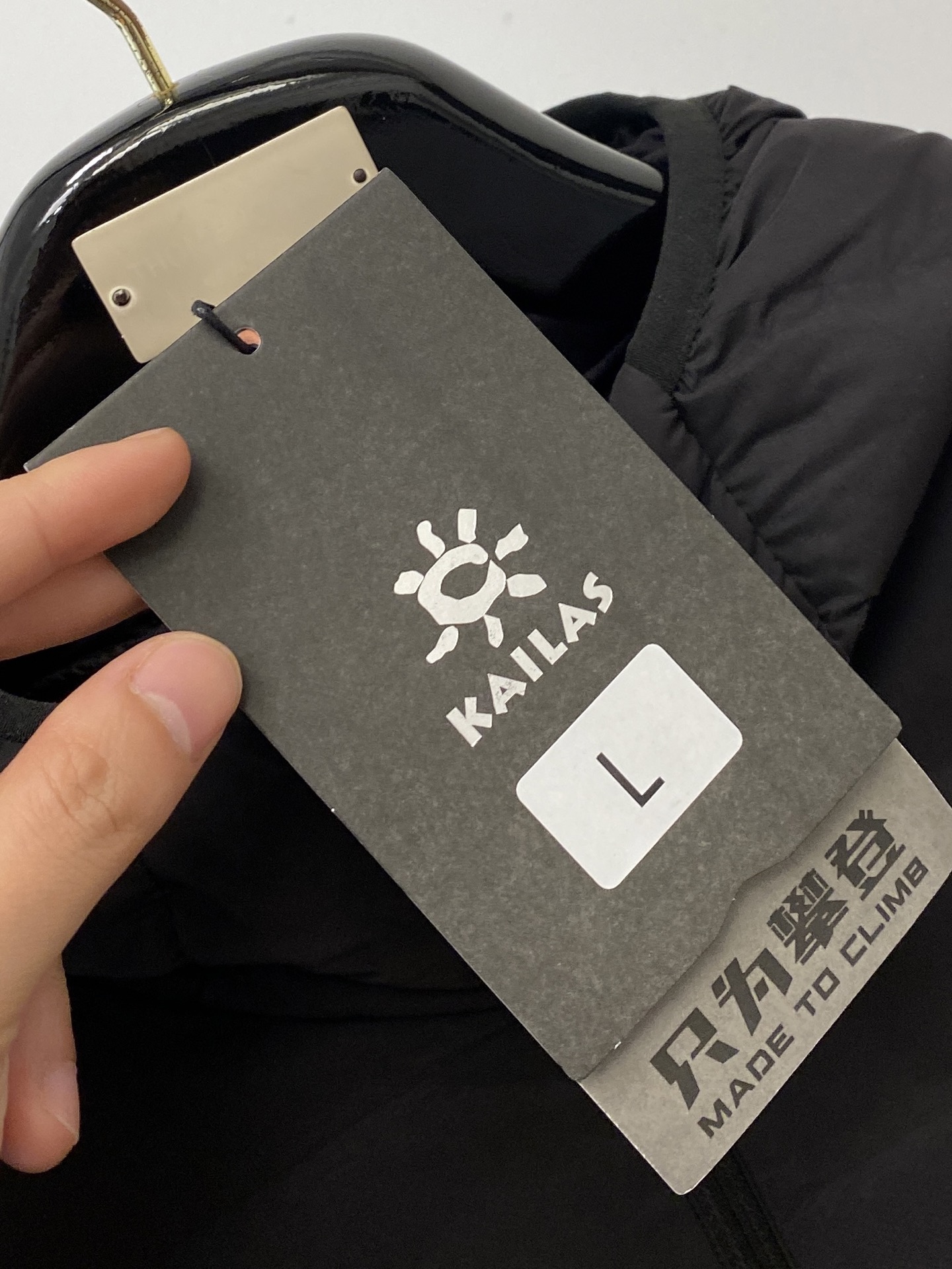KAILAS 时尚潮牌、2025最新款男士轻薄羽绒服、面料柔软舒适 ．上身版型超赞 ．拉链．辅料都是客供