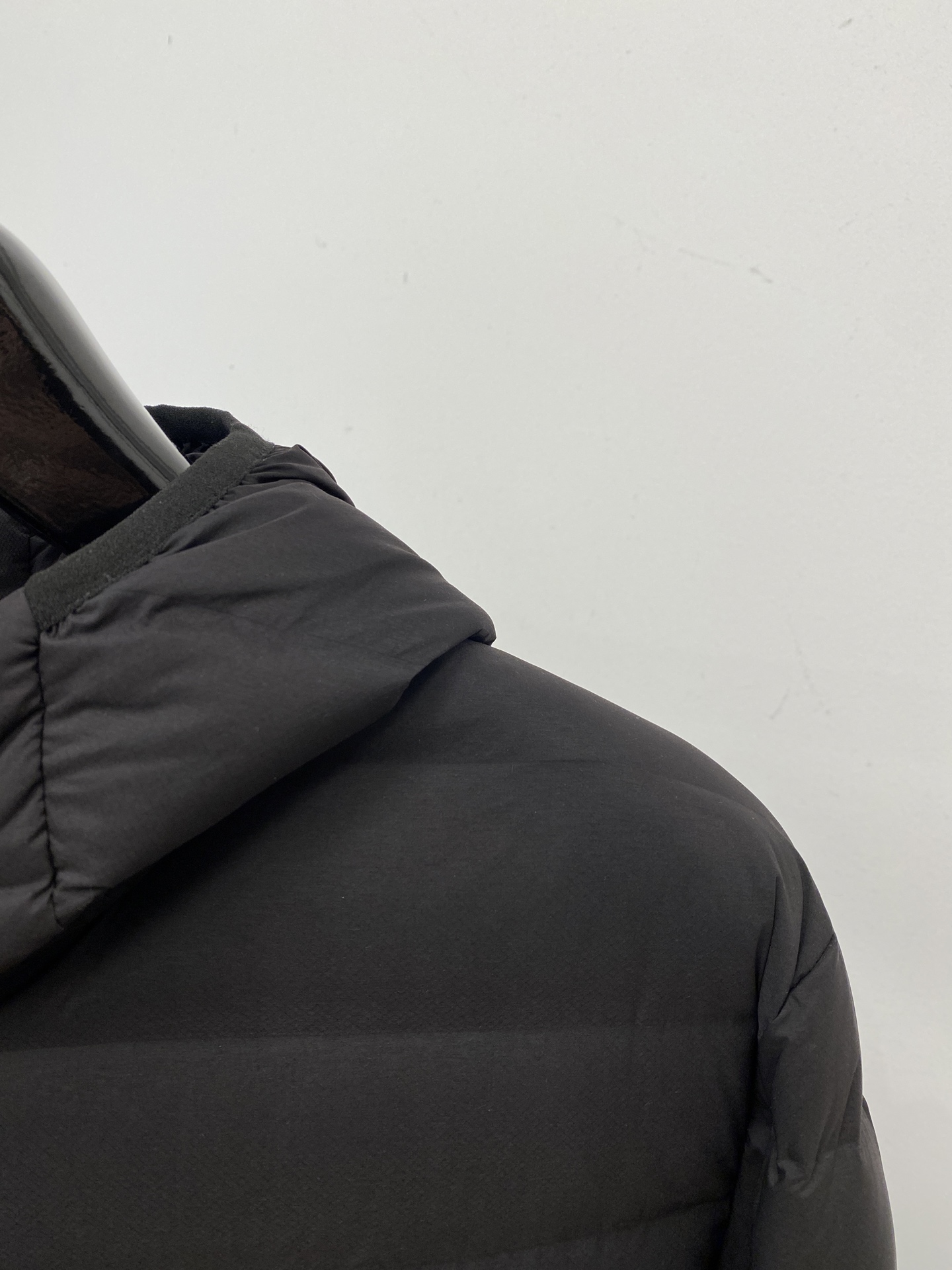 KAILAS 时尚潮牌、2025最新款男士轻薄羽绒服、面料柔软舒适 ．上身版型超赞 ．拉链．辅料都是客供