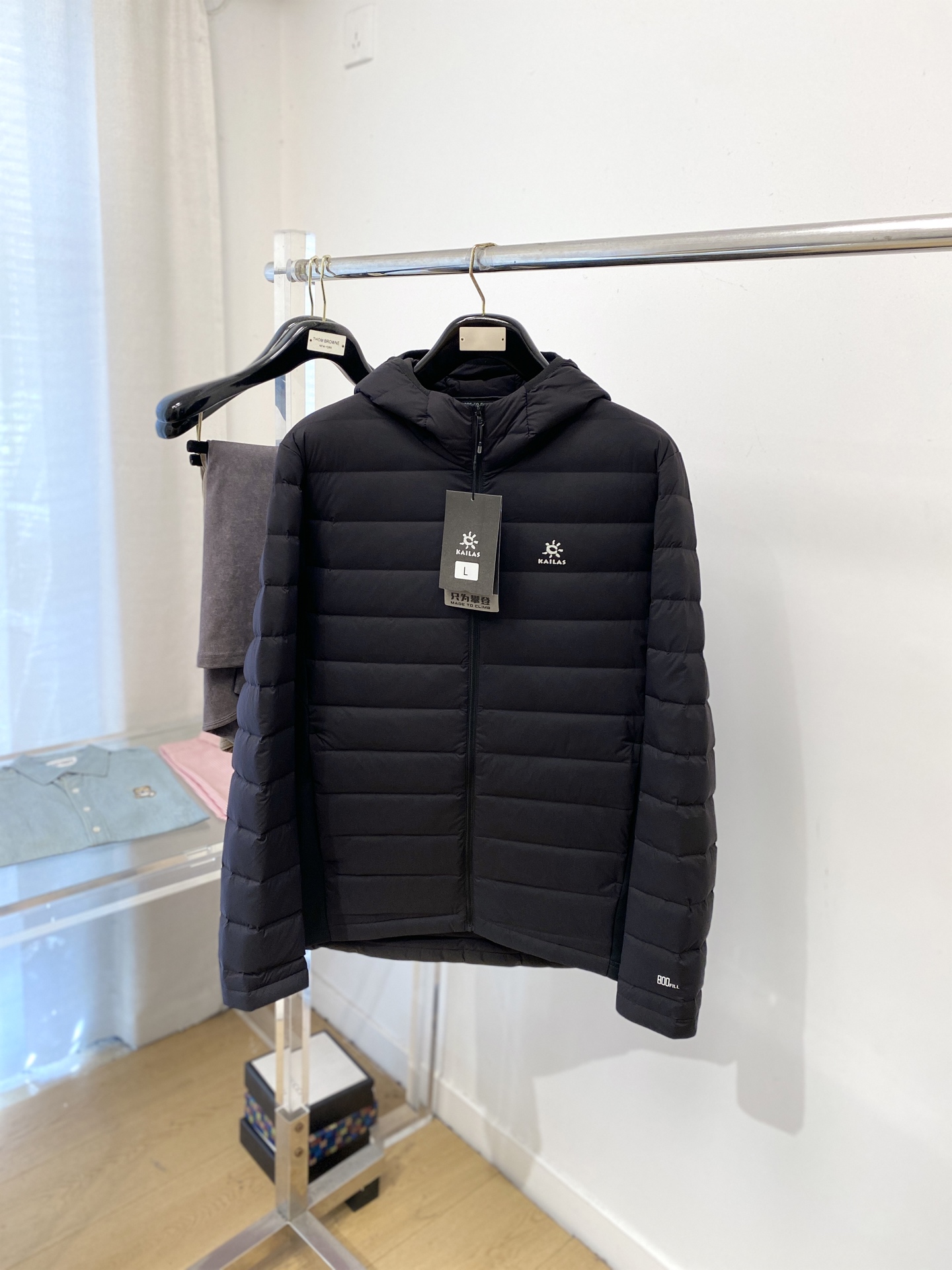 KAILAS 时尚潮牌、2025最新款男士轻薄羽绒服、面料柔软舒适 ．上身版型超赞 ．拉链．辅料都是客供