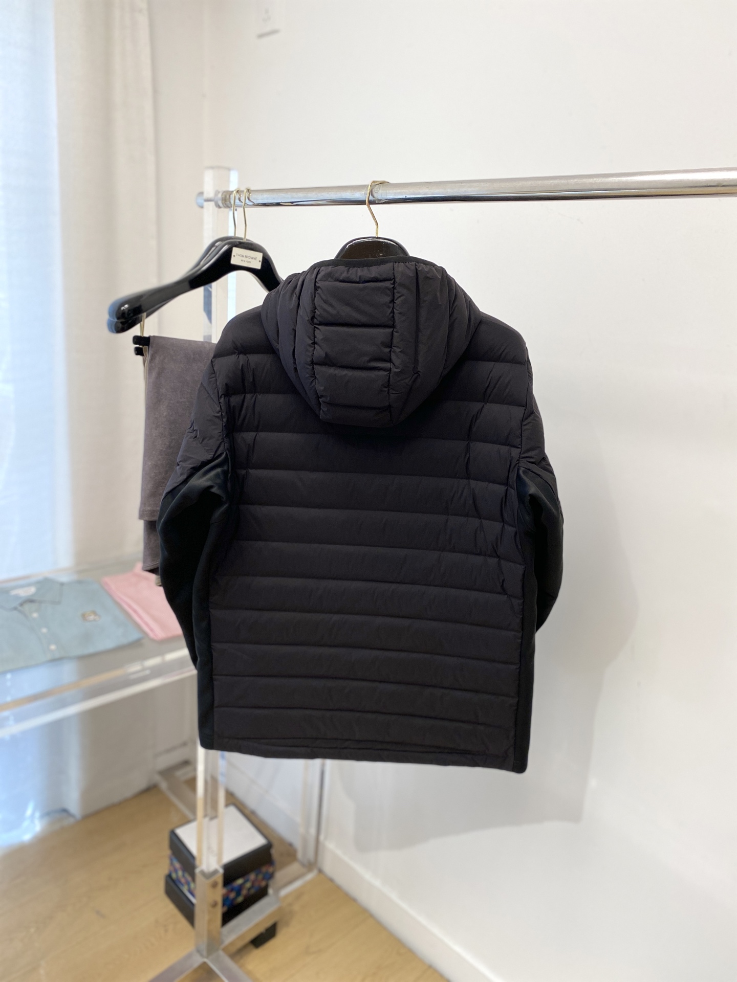 KAILAS 时尚潮牌、2025最新款男士轻薄羽绒服、面料柔软舒适 ．上身版型超赞 ．拉链．辅料都是客供