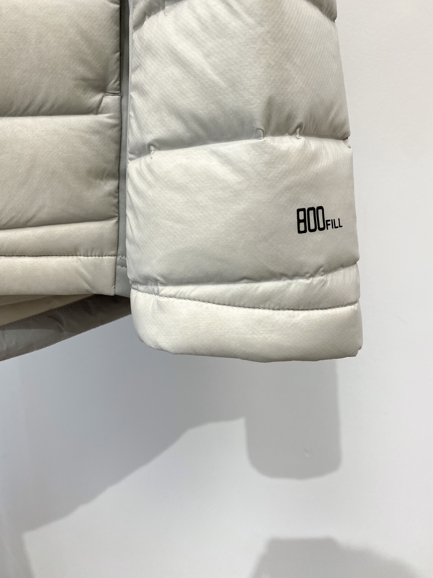 KAILAS 时尚潮牌、2025最新款男士轻薄羽绒服、面料柔软舒适 ．上身版型超赞 ．拉链．辅料都是客供