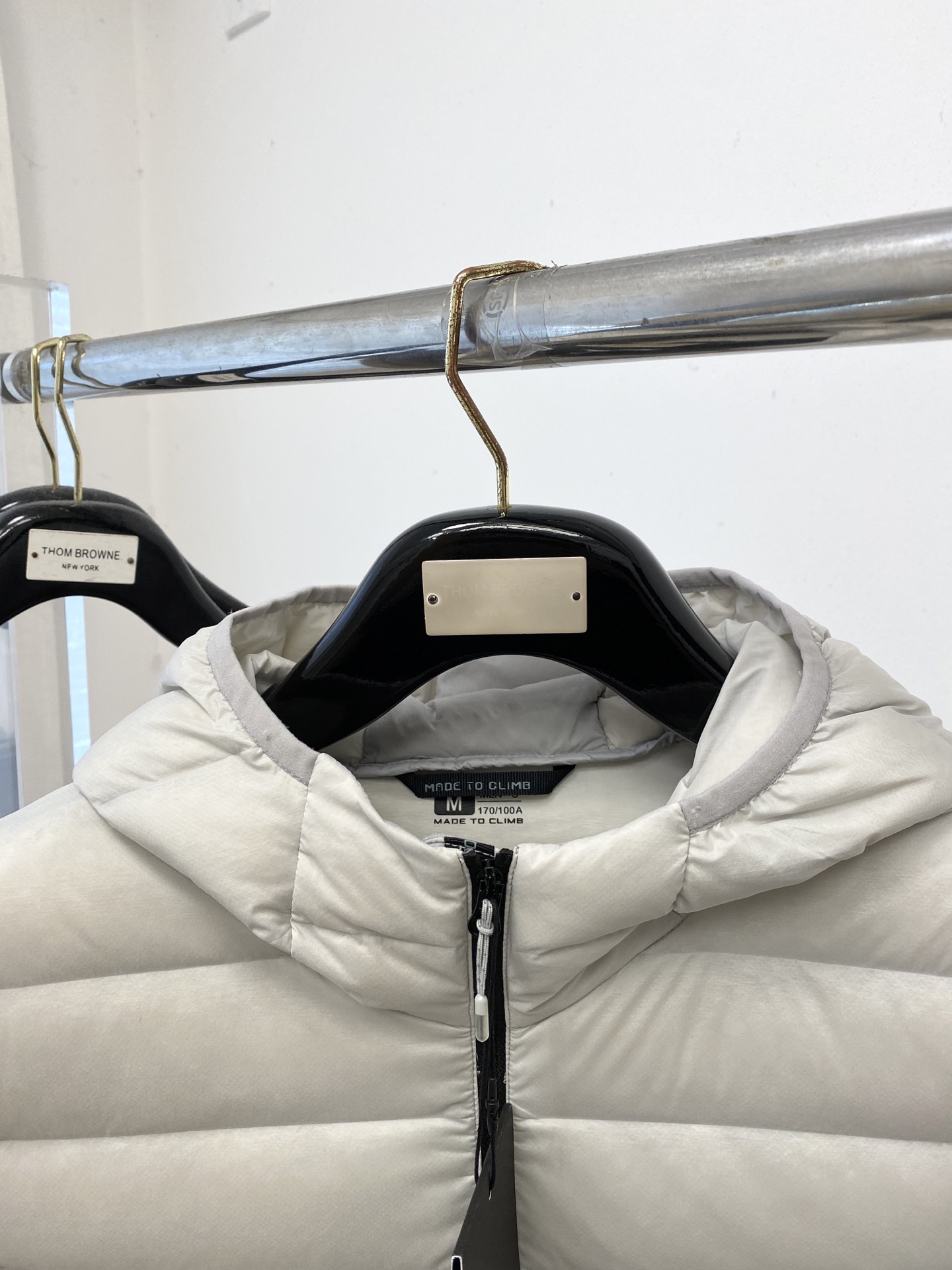 KAILAS 时尚潮牌、2025最新款男士轻薄羽绒服、面料柔软舒适 ．上身版型超赞 ．拉链．辅料都是客供